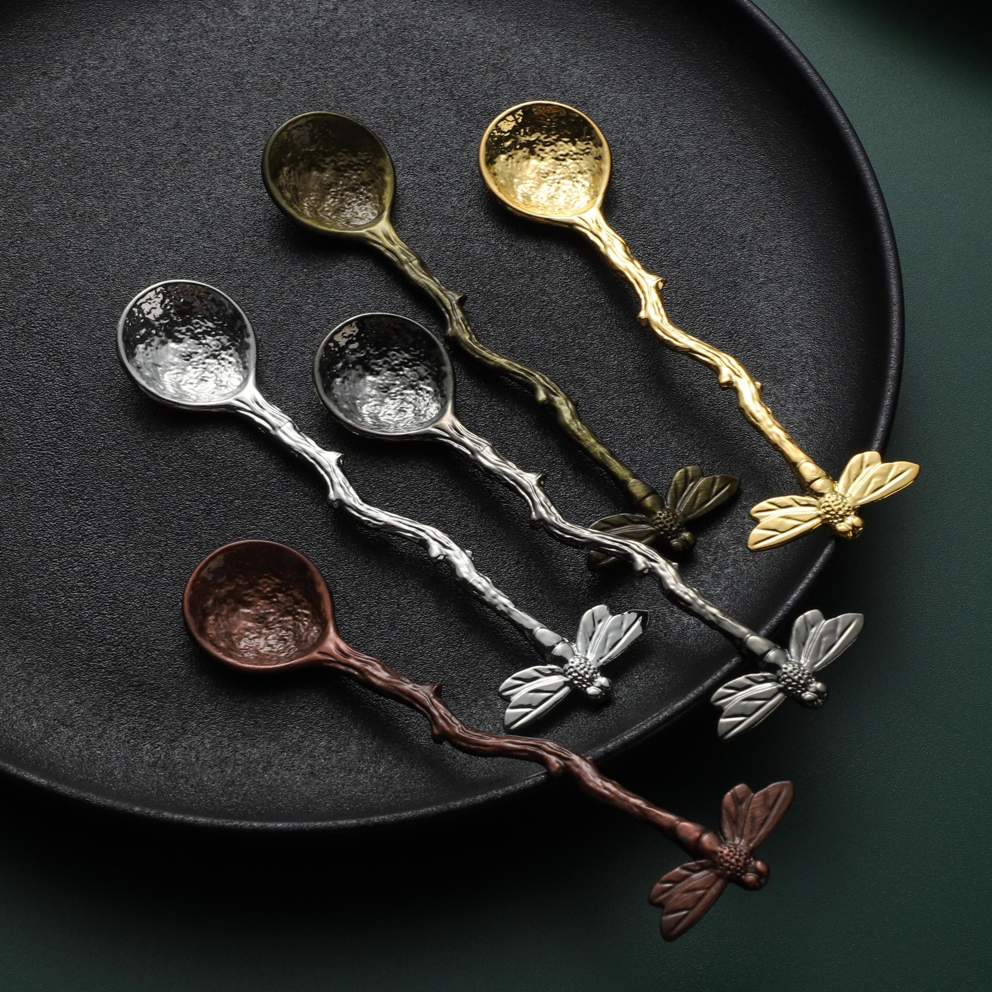 Retro Bee-Shaped Metal Coffee Spoon with Twist Handle for Tea and Dessert Serving