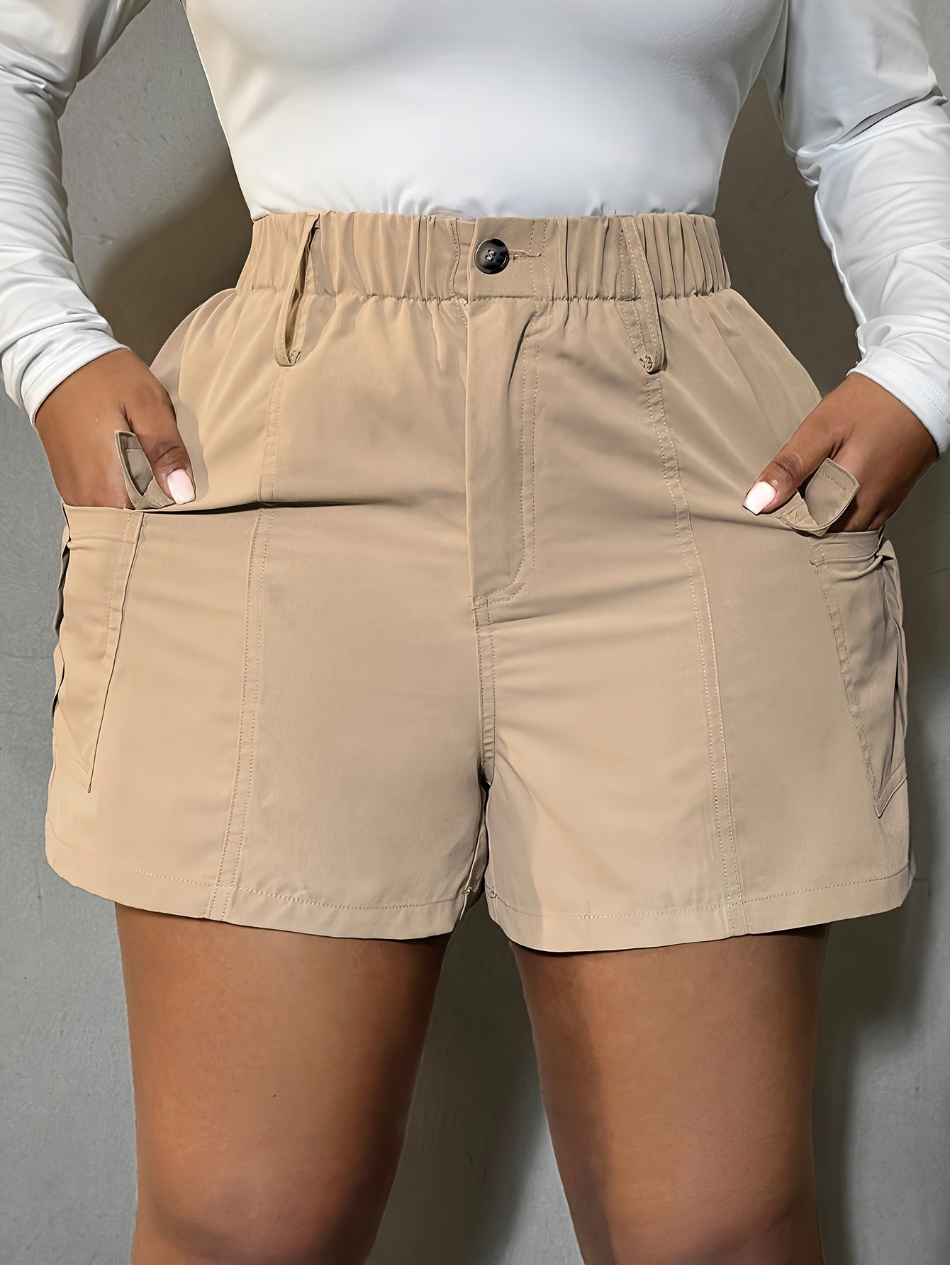 Ayollar uchun keng ko'lamli kundalik shortlar, cho'ntaklar bilan, polyester, bir rangli