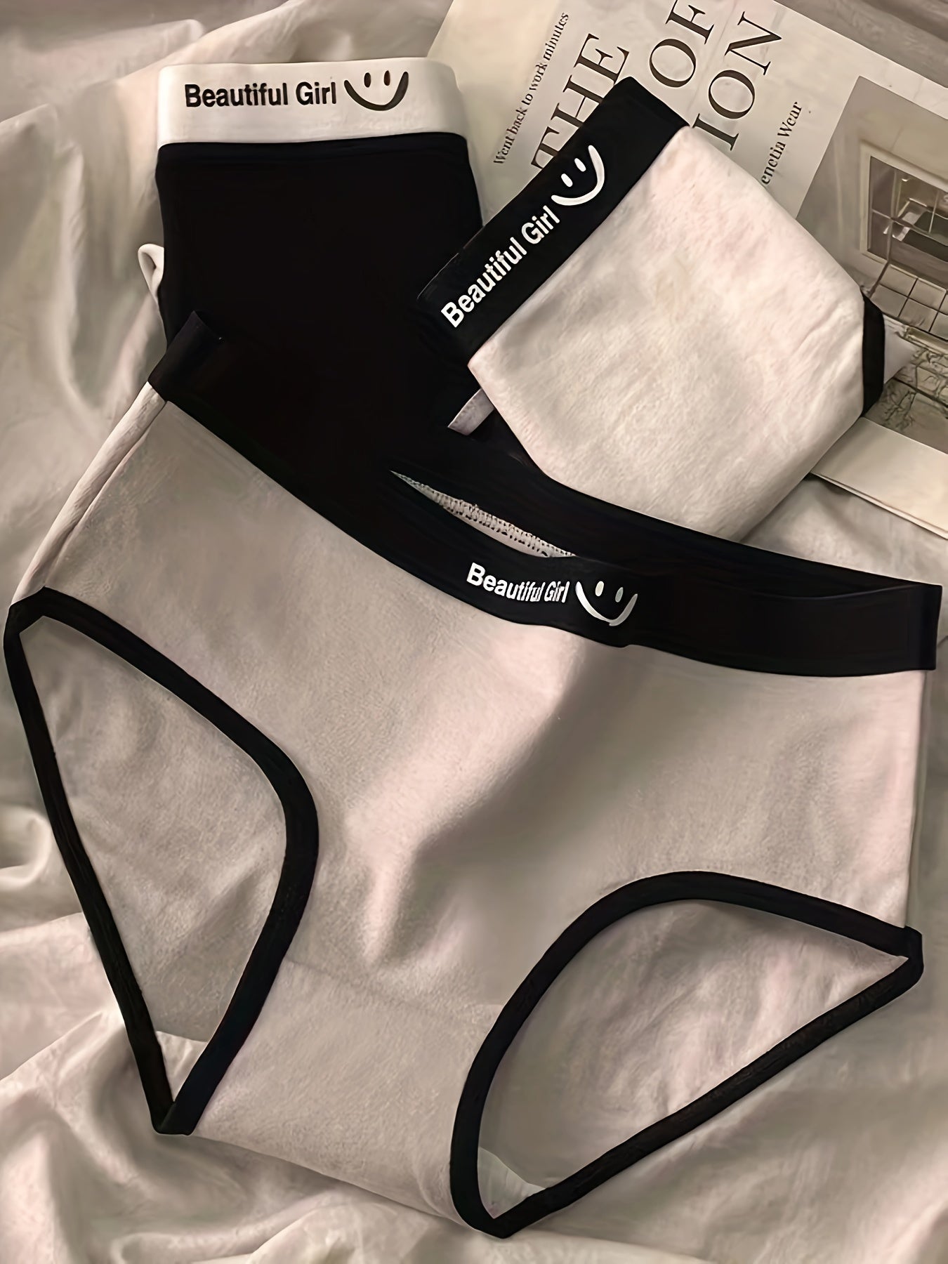 Women's Seamless Breathable Cotton Period Panties 3-Pack Black White Joyful Face Design
