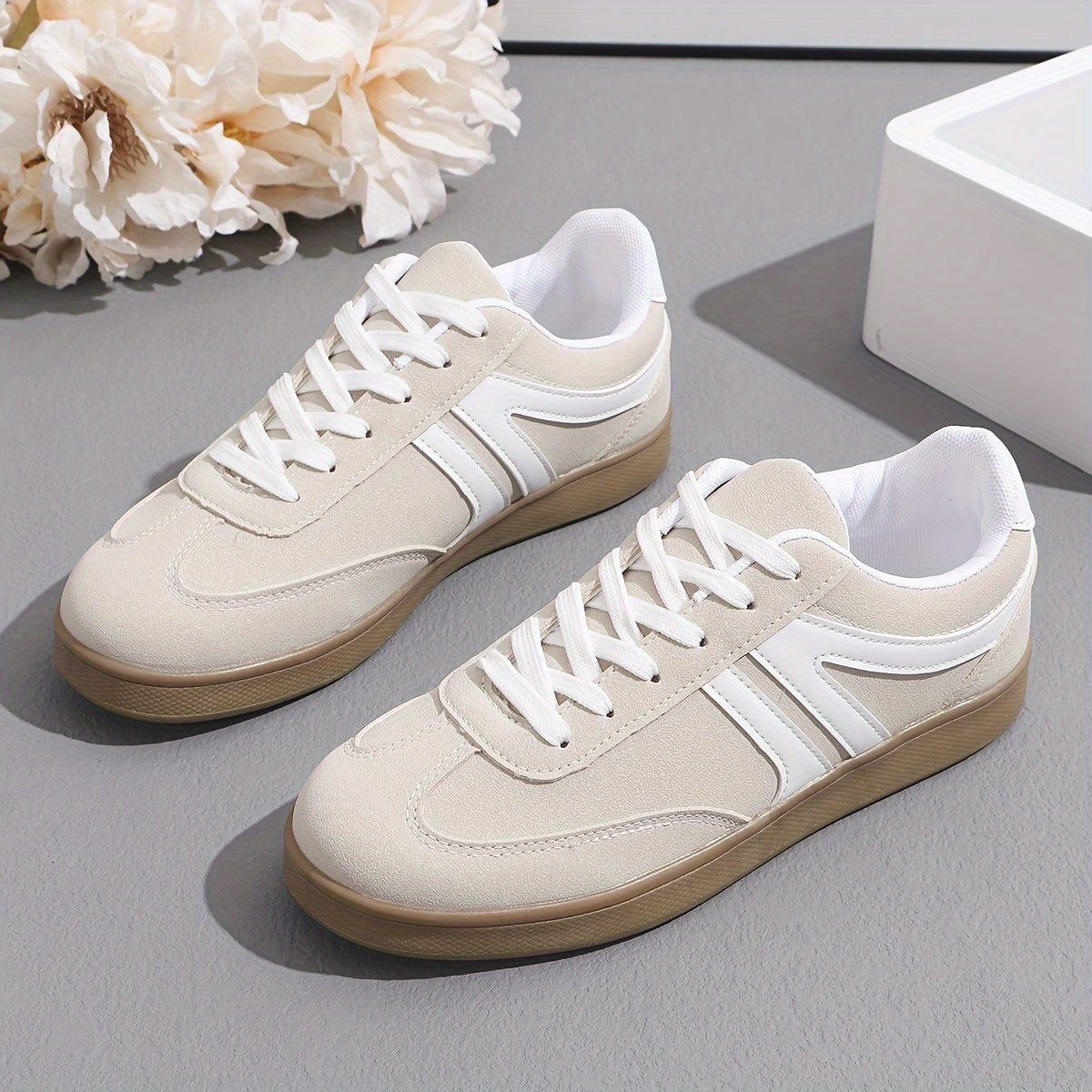 Women's Casual Retro Flat Lace-Up Sneakers Microfiber Low Top All-Season