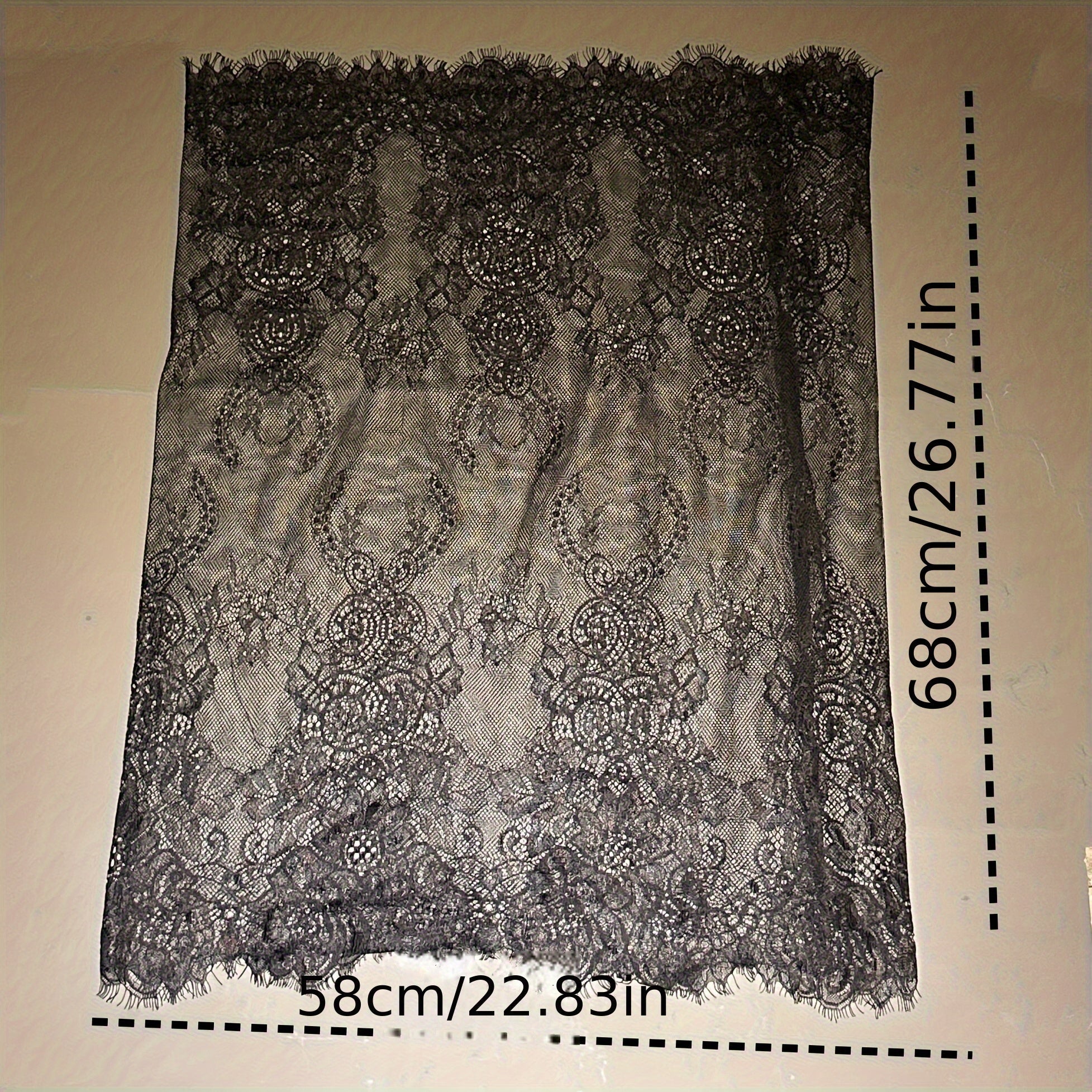 Velo de encaje floral para novia con estilo boho chic en negro o blanco