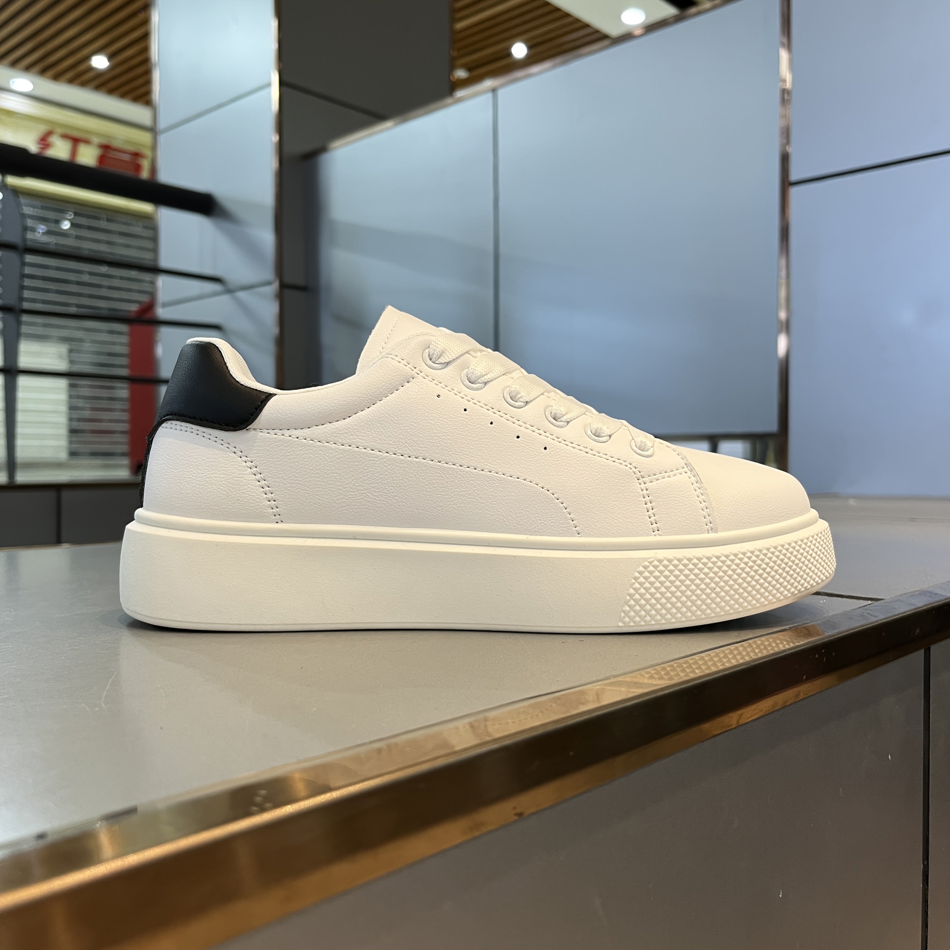 Мужские кроссовки-скейт с однотонной шнуровкой и нескользящей подошвой из ПВХ для прогулок в любое время года