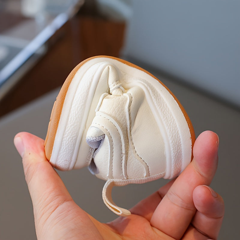 Yumshoq taglikli chaqaloq va bolalar uchun krossovkalar, sirpanmaydigan va nafas oladigan dizayn. Harflar bosma, sehrli lenta yopilishi mavjud, yura olish, ochiq havoda faoliyatlar, yugurish uchun o'g'il va qizlar uchun mos.