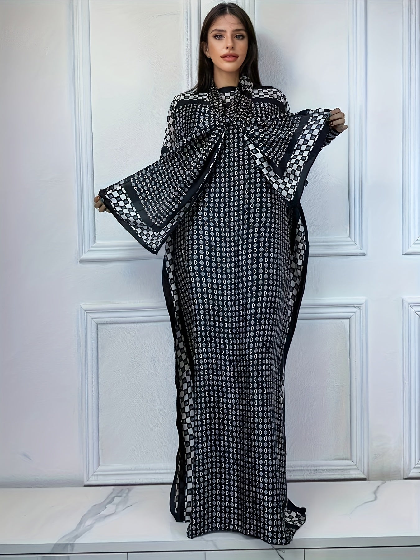 Women's Floral Print Maxi Abaya with Batwing Sleeves and Boat Neck