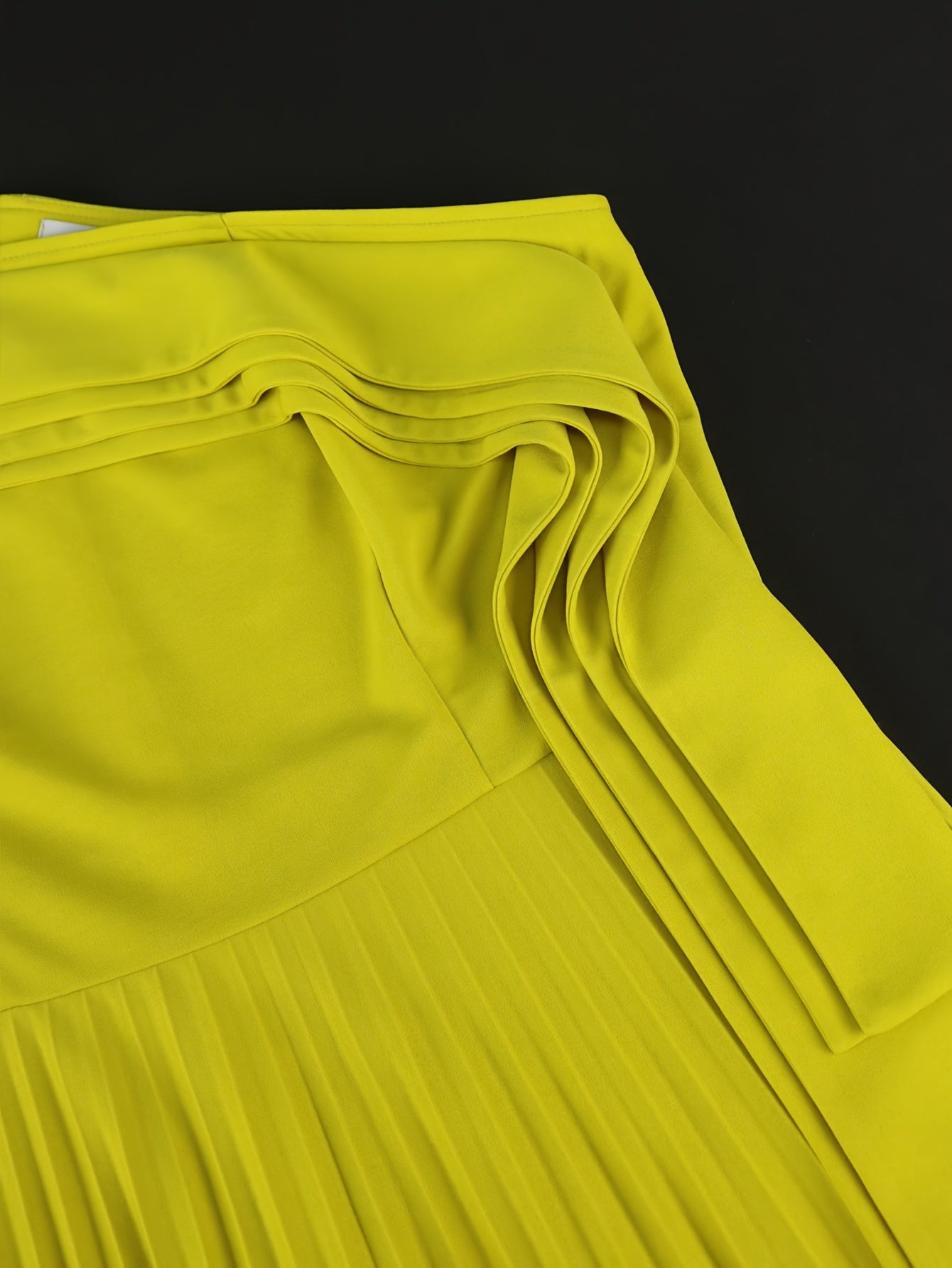 Plus o'lchamli bitta yengli pleated midi kiyim polyester elastan to'liq rangli kengaytirish barcha fasllar uchun mos