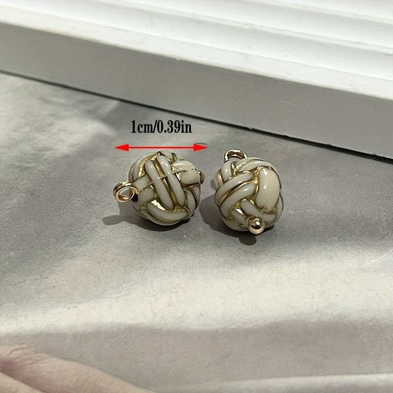 Zargarlik uchun oltin detallari bilan 12 ta vintage uslubidagi dumaloq plastmassa tugmachalar to'plami