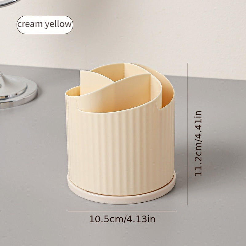 Zamonaviy minimalist ish stoli makiyaj tashkilotchisi 360° aylanishi bilan katta sig'imga ega, 3 rang tanlovi va mustahkam oltin asosga ega. 7 ta katta joy bilan lab bo'yog'lari, losonlar, qalamlar va cho'tkalarni ushlab turadi.