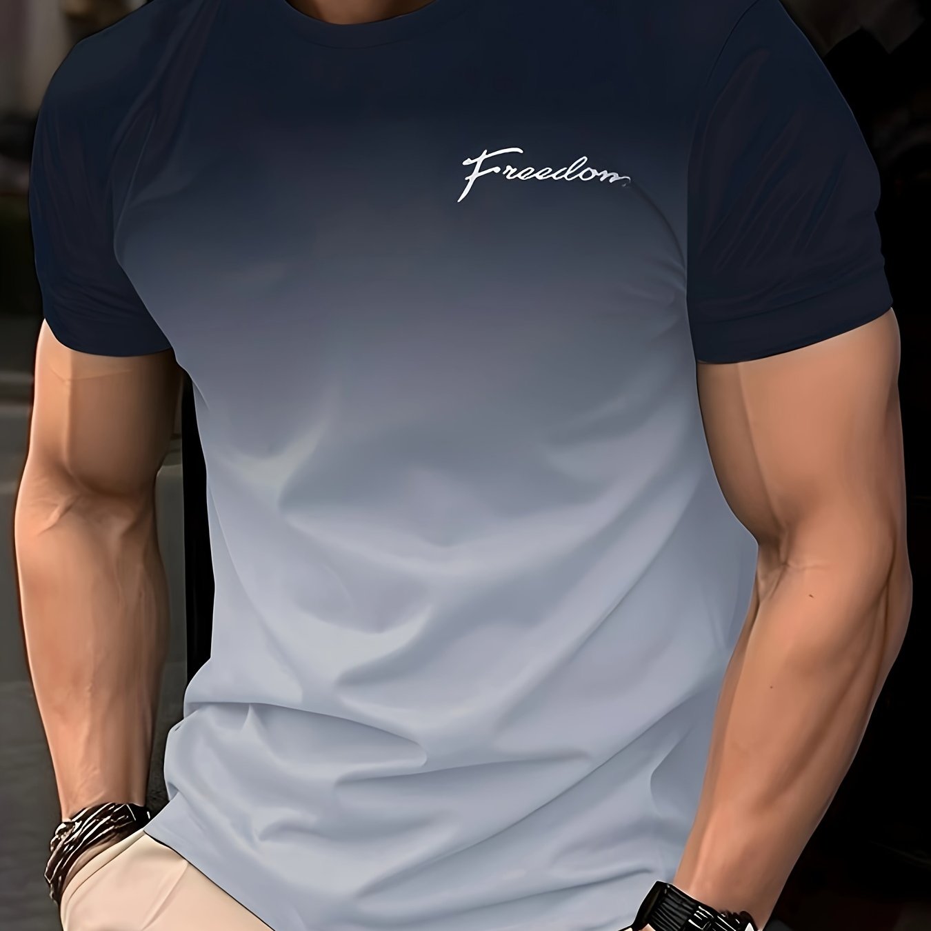 Erkaklar uchun zamonaviy tasodifiy 3D bosma T-ko'ylak, geometrik naqsh bilan, polyesterdan tayyorlangan, oddiy moslashuvda to'qilgan mato bilan.