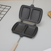 Non-stick sandwich maker with removable edges for omelettes toast breakfast