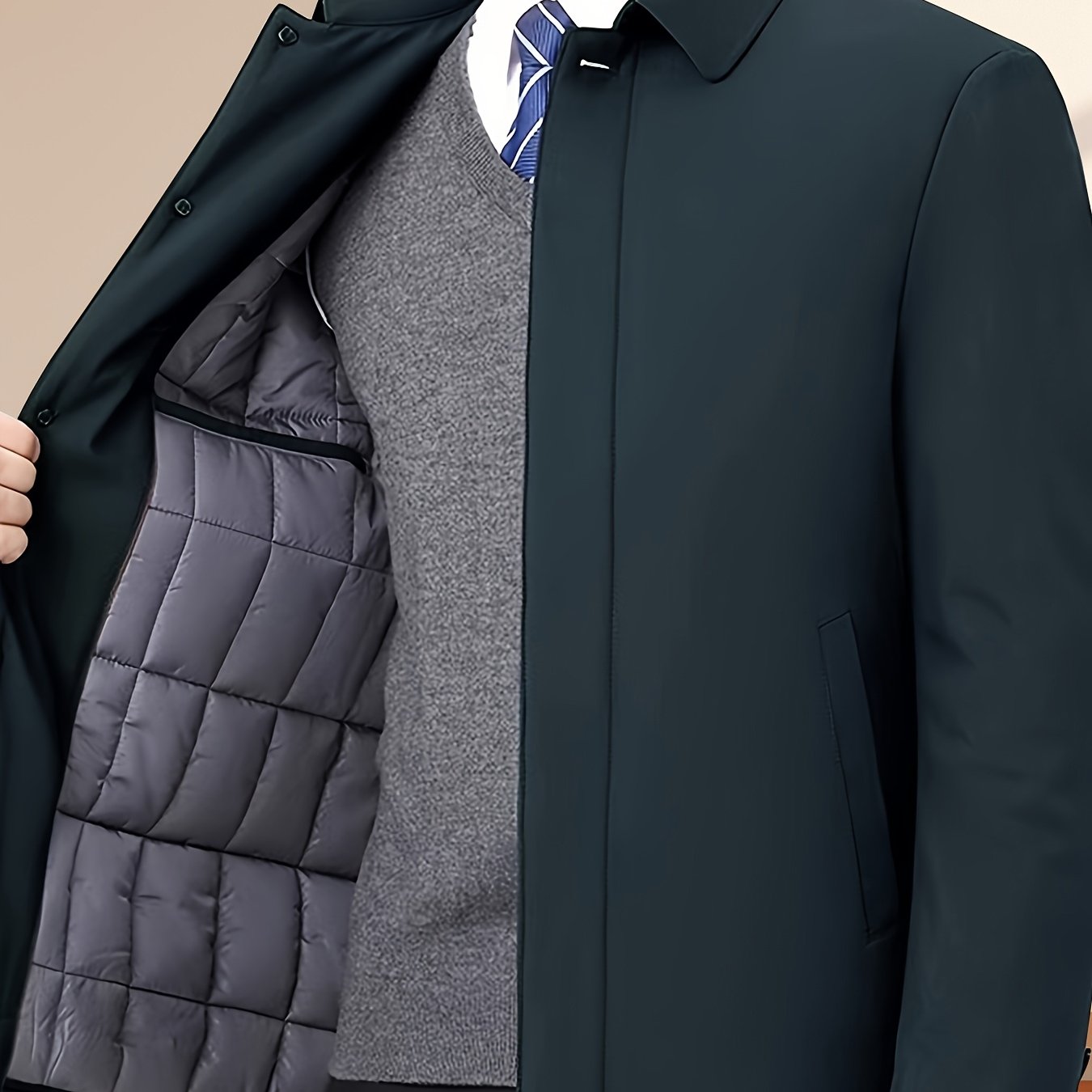 Erkaklar uchun premium qattiq rangli kuz/qish palto, issiqlik uchun qalinlashtirilgan polyesterdan tayyorlangan, lapel yaka, oddiy kesim va to'liq astarlangan, qari erkaklar uchun.