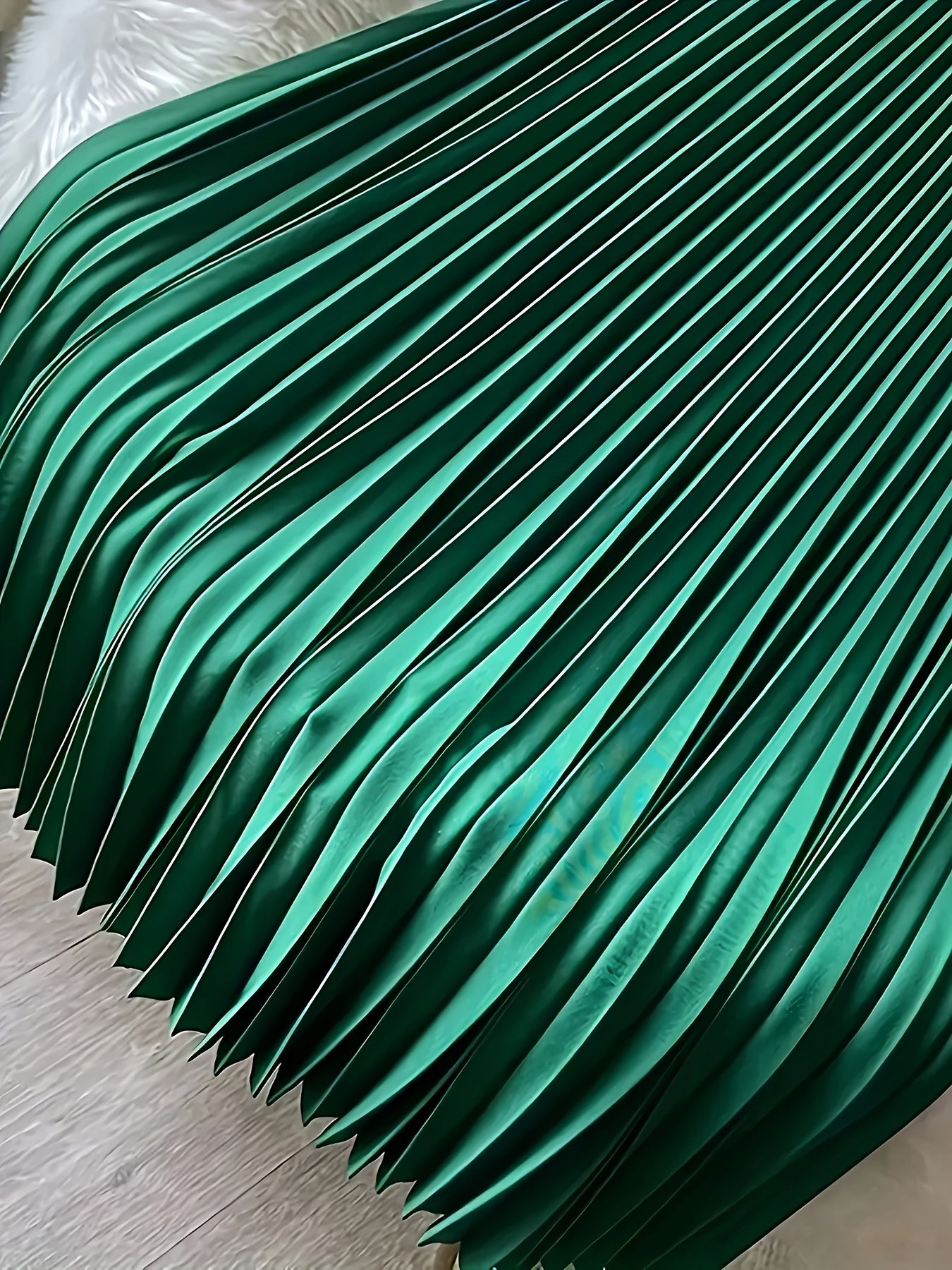 Elegant Solid Color Pleated Polyester Skirt for Spring and Fall