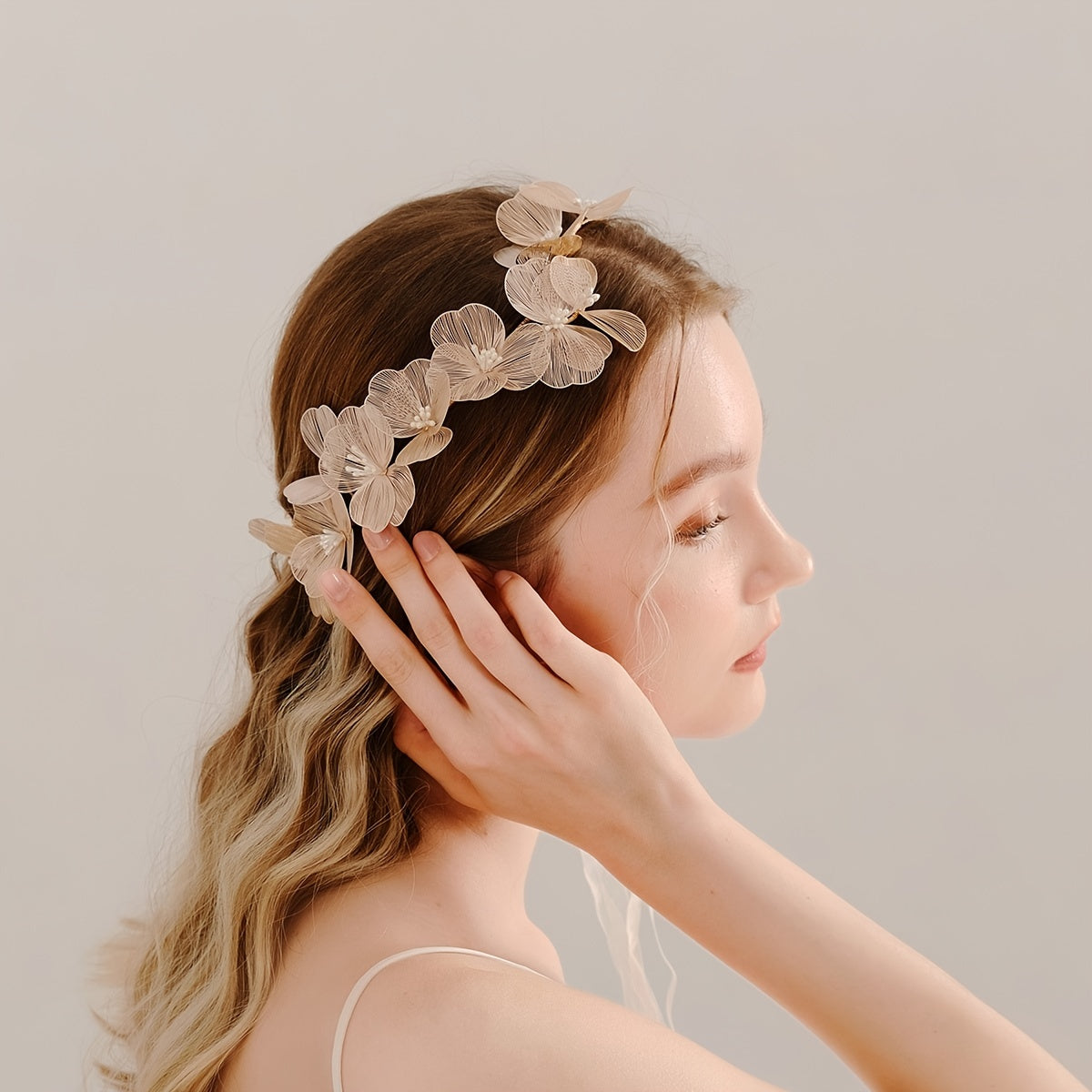 To'ylar uchun Barokko Gul Faux Marjonlar bilan To'y Soch Boshqichi