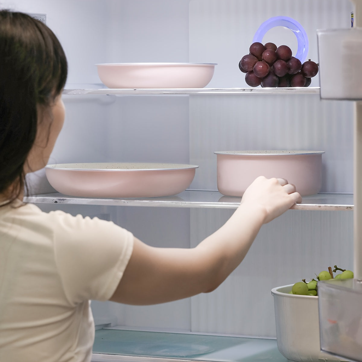 Yopishqoq emas pishirish to'plami - 5 dona, olib tashlanadigan tutqichlar bilan, pechda ishlatish uchun xavfsiz, qulay saqlash uchun yig'iladigan. Sayohat va uy oshxonalari uchun ideal.