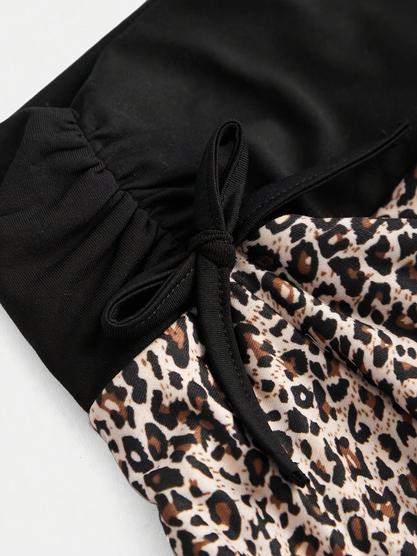 Falda de tamaño grande para mujer con estampado de leopardo, en capas con volantes, negra y blanca, de poliéster