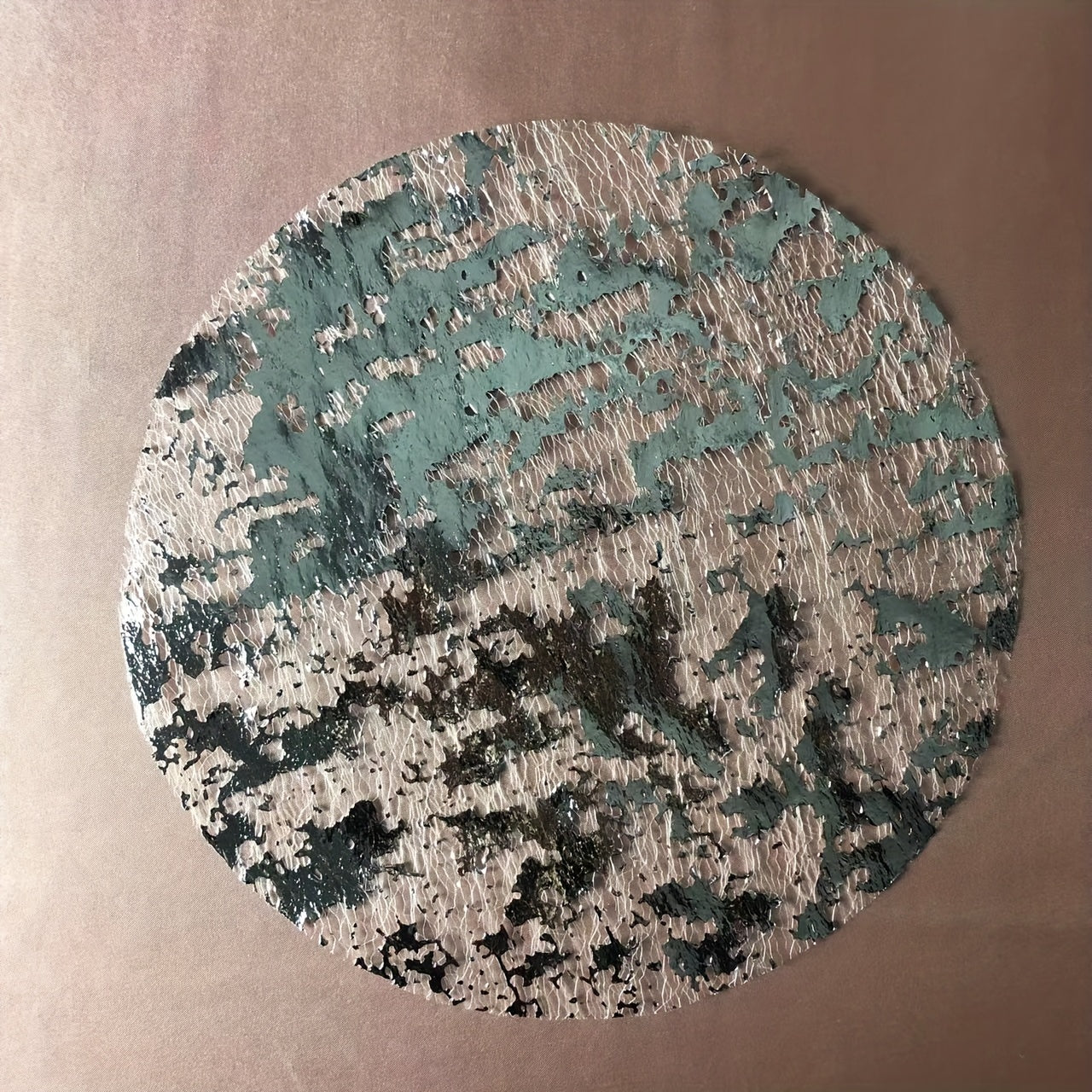 12 комплектов осенних столовых подставок с золотой фольгой размером 13 дюймов, подходящих для различных мероприятий, включая обеденные столы, свадьбы, дни рождения, вечеринки, праздники и домашний декор.