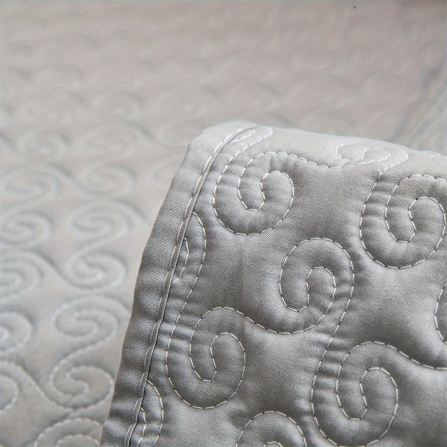 Геометрические круговые стеганые чехлы для диванов с нескользящей поверхностью - набор из 2 штук, дружелюбные к домашним животным, машинная стирка, полиэстер, совместимы с угловыми диванами, защита для гостиной