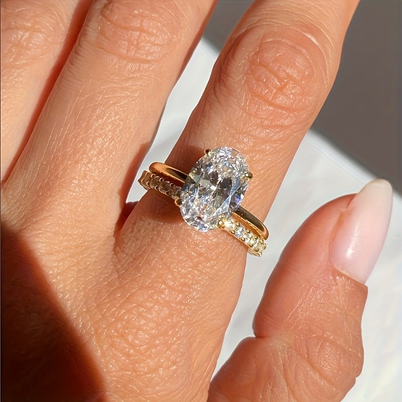 Oddiy va nafis 14K oltin qoplamali S925 kumush uzuk, 1CT, 2CT yoki 3CT oval kesilgan sintetik kubik zirkoni bilan. Kundalik kiyish uchun yoki o'ylangan sovg'a sifatida mukammal.