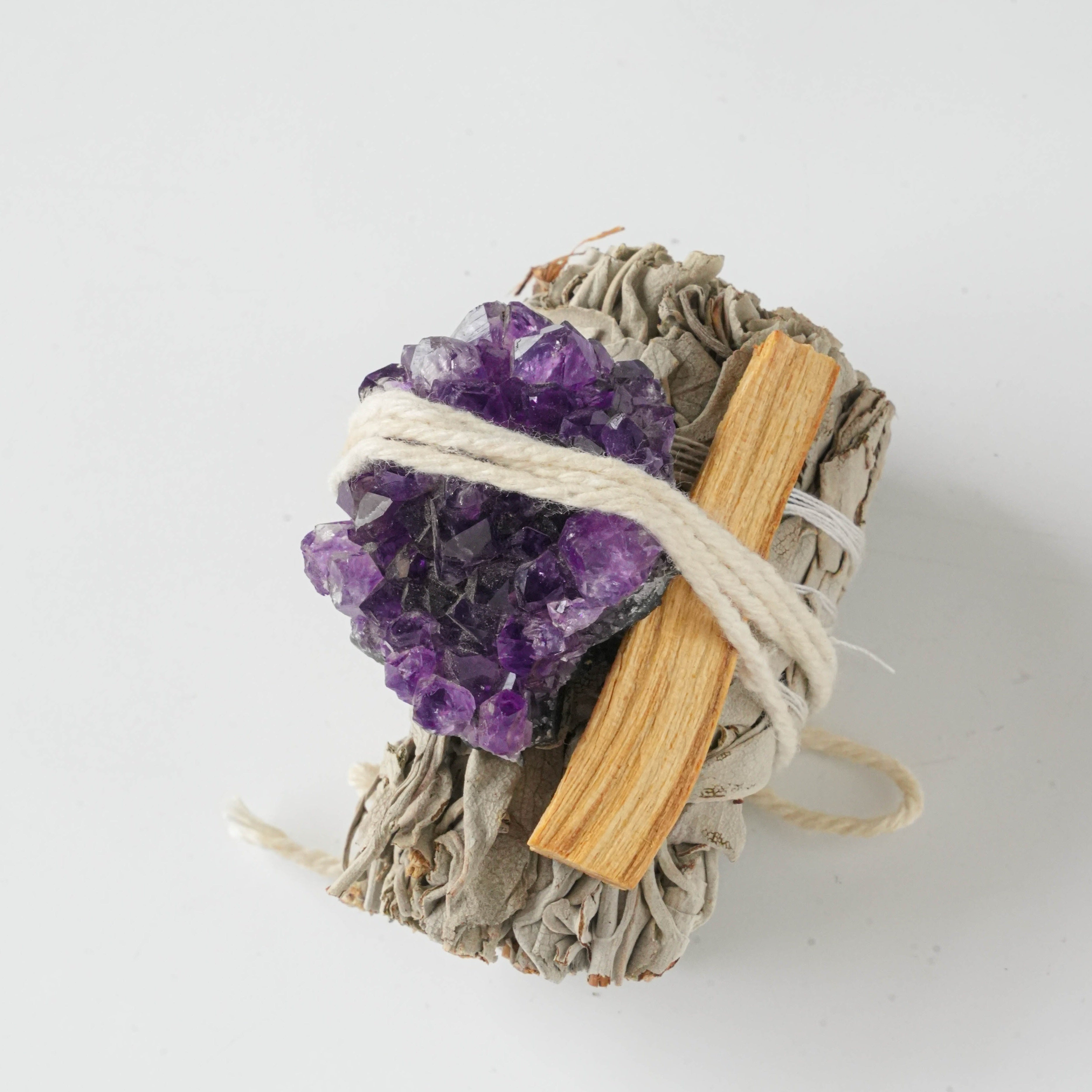 Conjunto de varita de limpieza energética de cristal de roca natural con varita de amatista, selenita y salvia blanca
