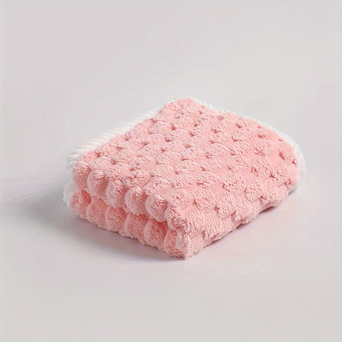 Yumshoq mikrofiber sochiq (30.48sm x 30.48sm) tez quriydigan texnologiya va super singdirish qobiliyati bilan. Uyda, spa va sport zalida foydalanish uchun ideal. Zamonaviy bulut naqshiga ega.