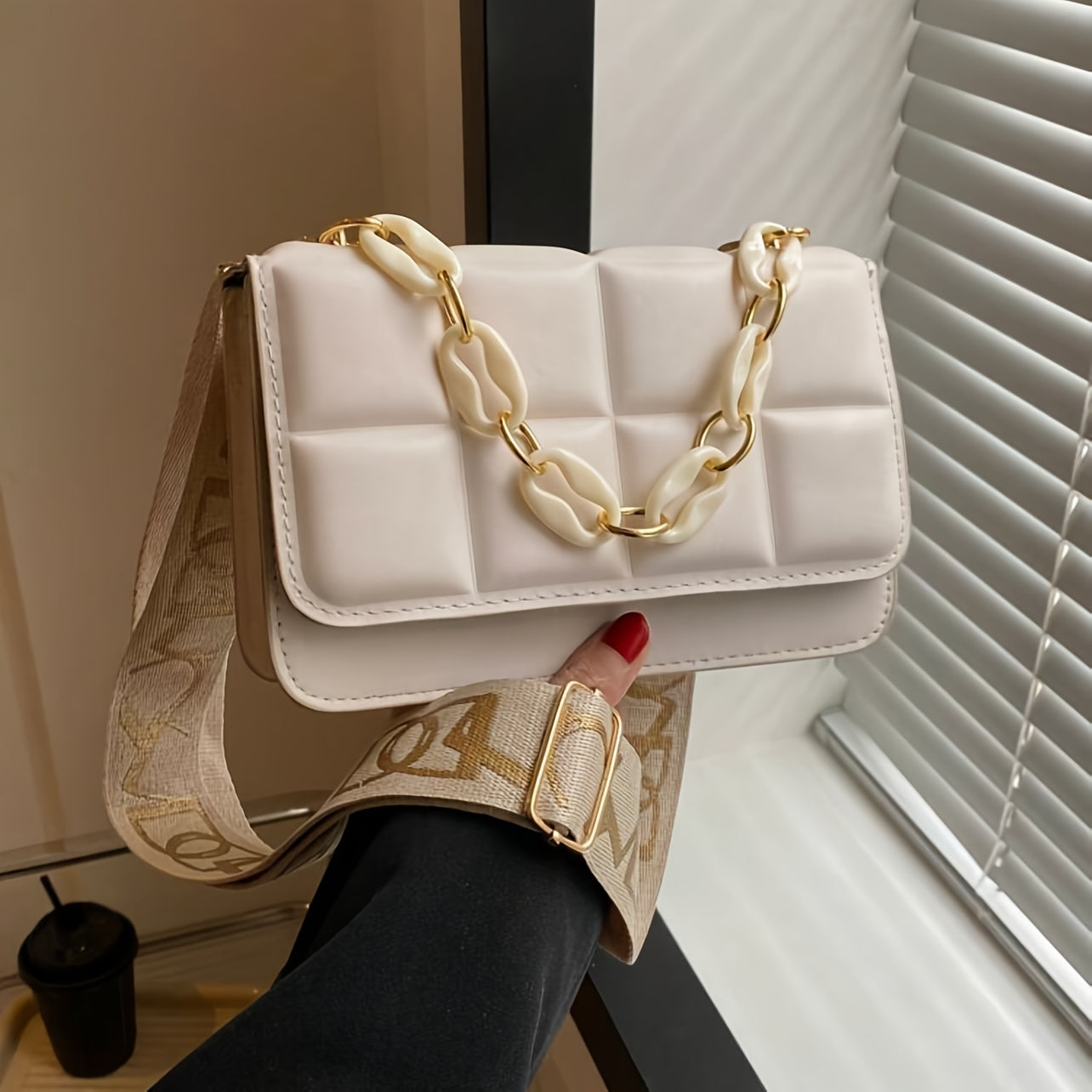 Soʻnggi sozlanadigan kamar bilan qora sintetik charm mini plaid crossbody sumkasi