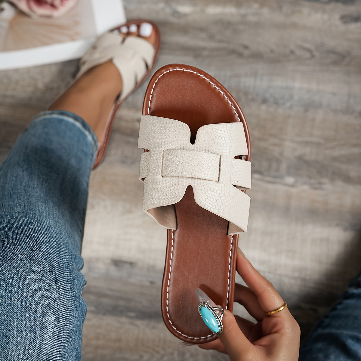 Ayollar yozgi sandallari, tekis rezina taglik, kundalik flip-floplar, qora va jigarrang