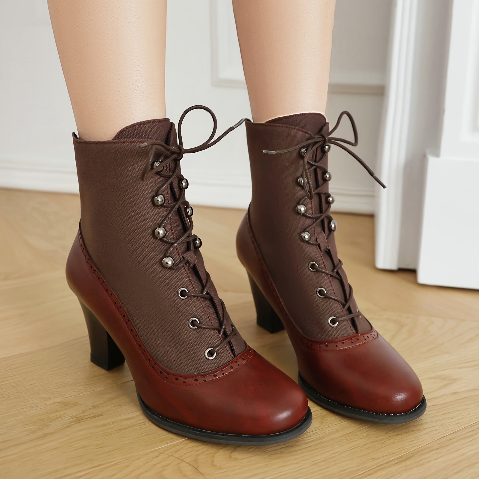 Women's Vintage Leather Ankle Boots with Lace-Up and Block Heel