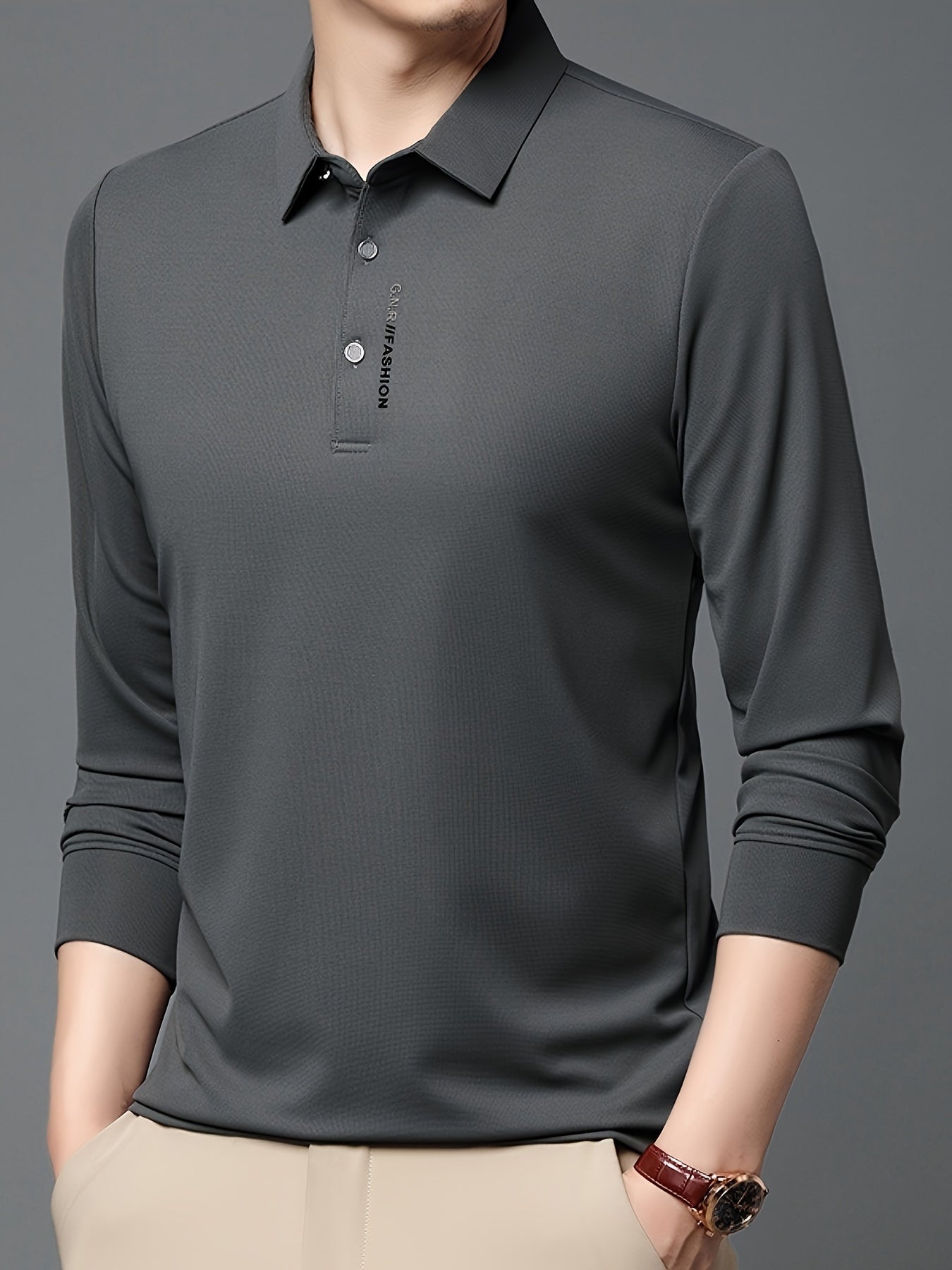 Erkaklar uchun bir rangli yengli futbolka, barcha mavsumlar uchun mos, tasodifiy uslub va havo o'tkazuvchanligi bilan ajralib turadi. Kundalik kiyim yoki sovg'a sifatida ideal.