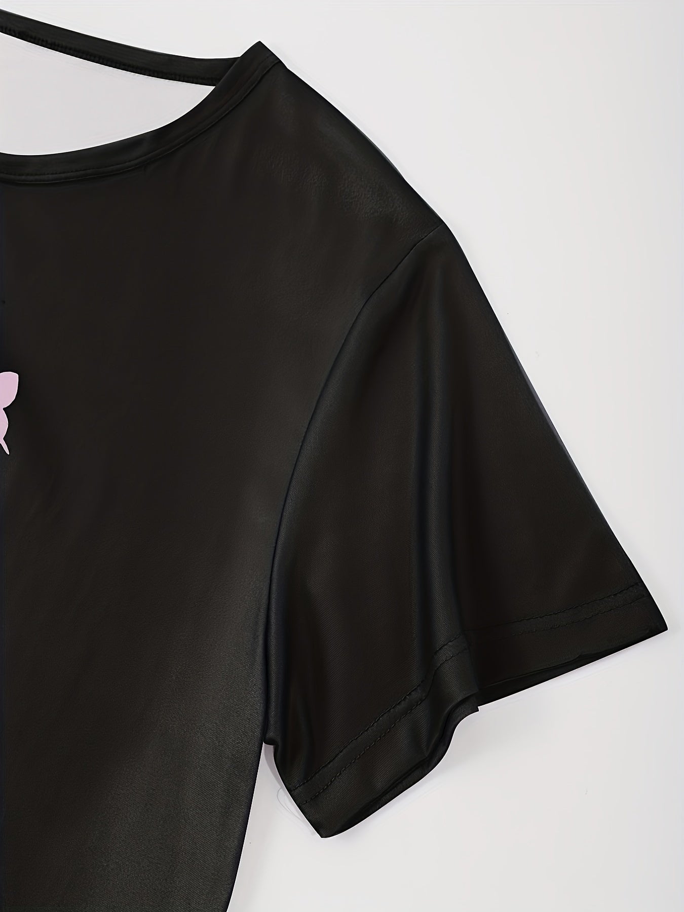 2 dona to'plam: Ayollar uchun polyester/elastan to'qilgan pijamalar. Yurak va kapalak naqshli, bahor/yoz/kuz uyqu kiyimlari uchun ideal bo'lgan crew neck yuqori.