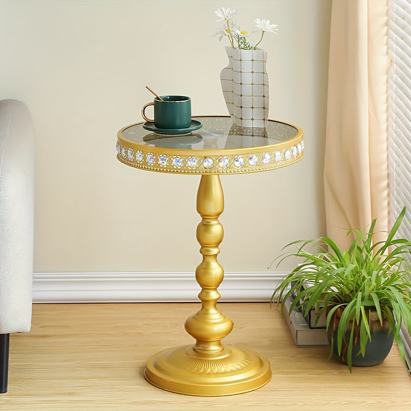 Skandinaviyalik Zamonaviy Minimalistik Burchak, Temir Qayta Ishlangan Ta'siri Bilan: Yotoqxona Qahva Stoli, Balkon To'plami, Kichik Dumaloq Stol, Divan va Temperli Shisha Mehmonxona Mebelini O'z Ichiga Oladi, Zamonaviy Uy Bezash Uchun.