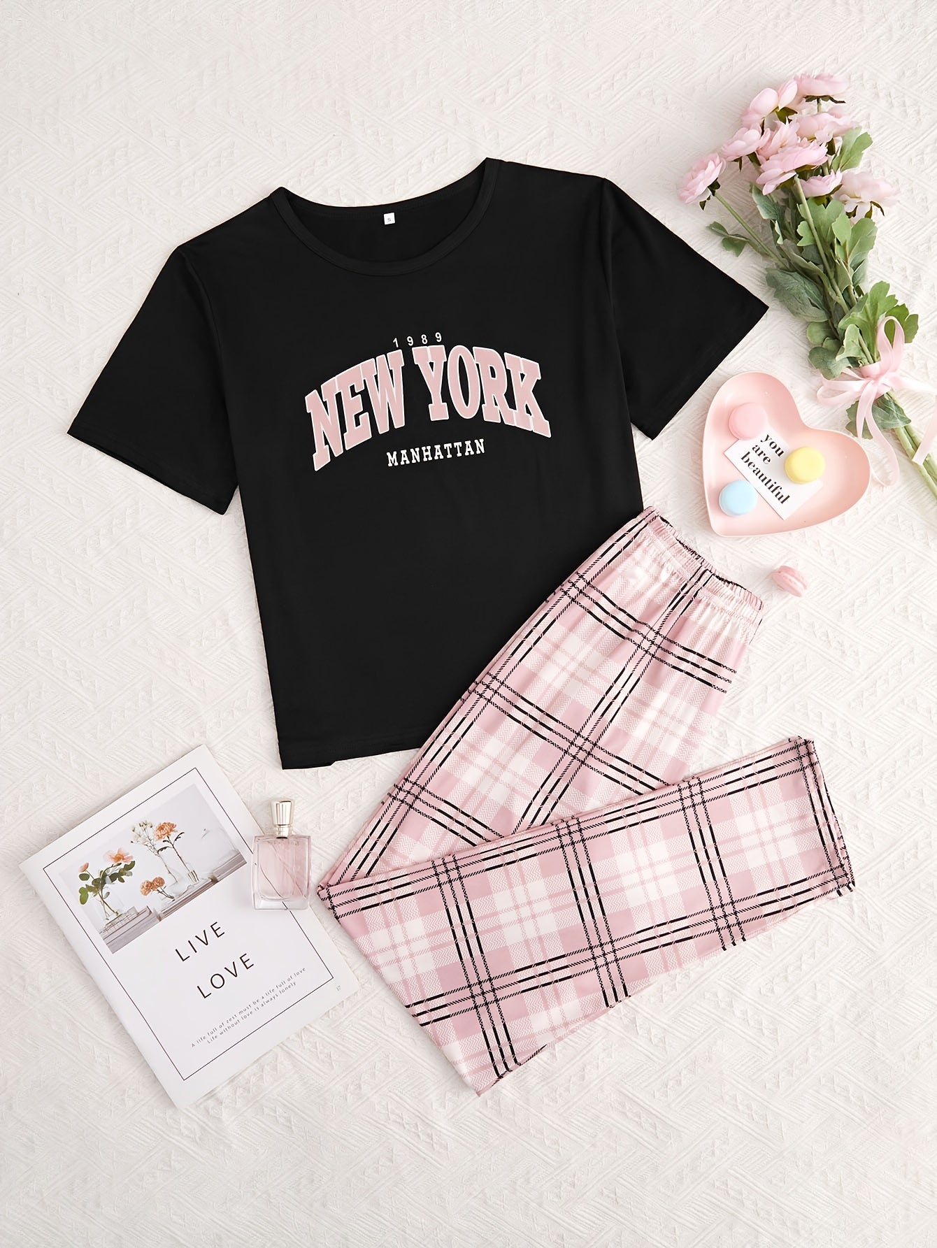 Ayollar uchun Xat va Kletka Pijama To'plami: Qisqa Yengli Crew Neck Tizim va Qulay Uzun Shimlar