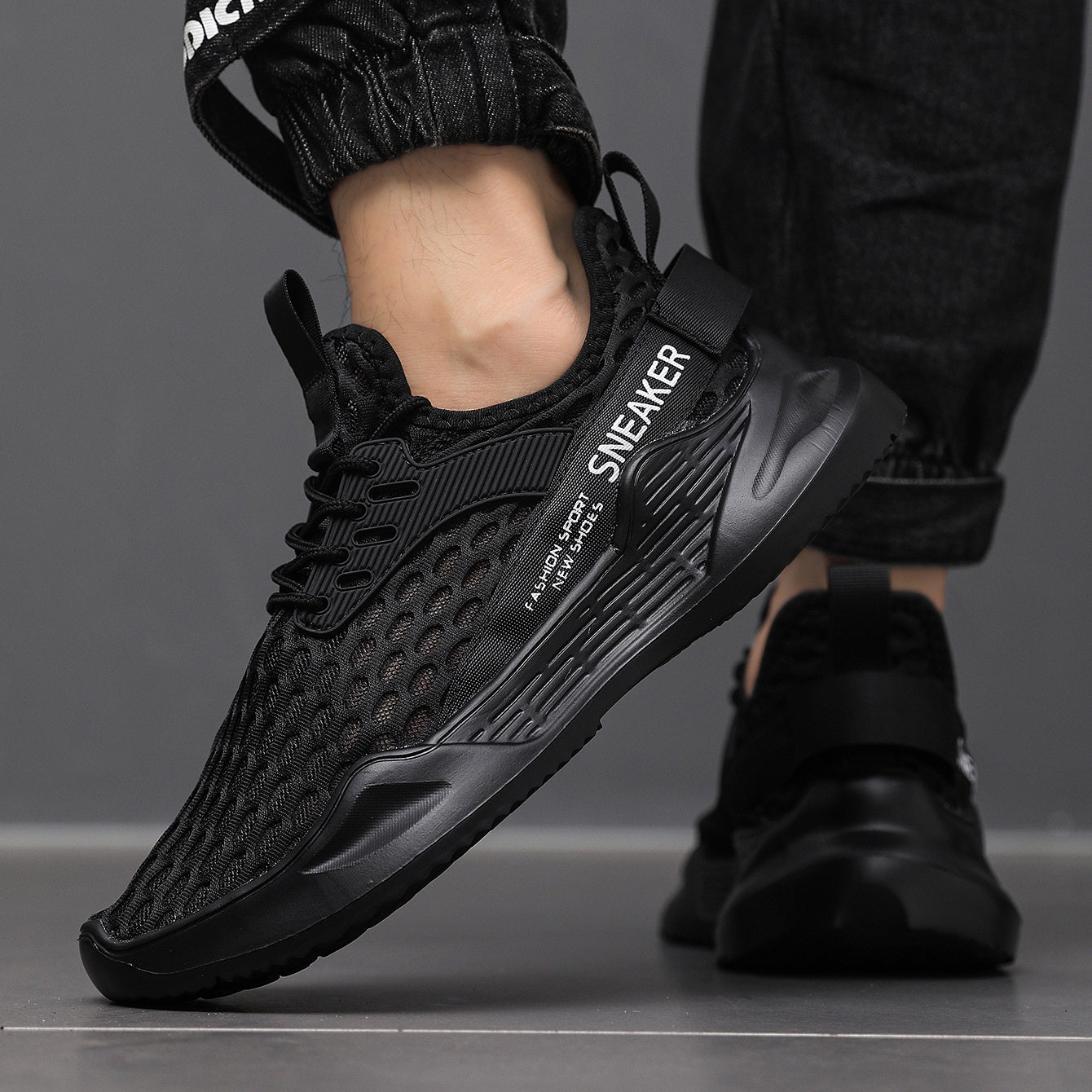 Men's Black Mesh Running Shoes with EVA Insole and Sole