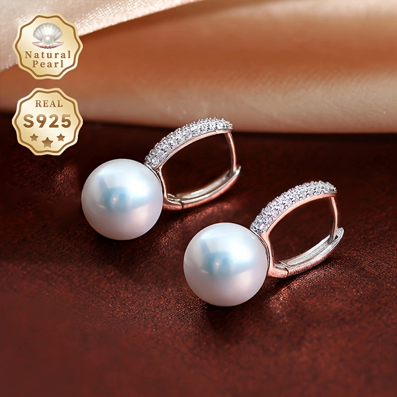 Zargarlik to'plamingizni zamonaviy va abadiy MUFAN Elegant Vintage Style Freshwater Pearl Drop Earrings bilan yangilang. Ushbu ajoyib sirg'alar katta 10-11mm dumaloq tabiiy toshlardan iborat bo'lib, S925 sterling kumush postlardan osilgan. Mukammal uchun