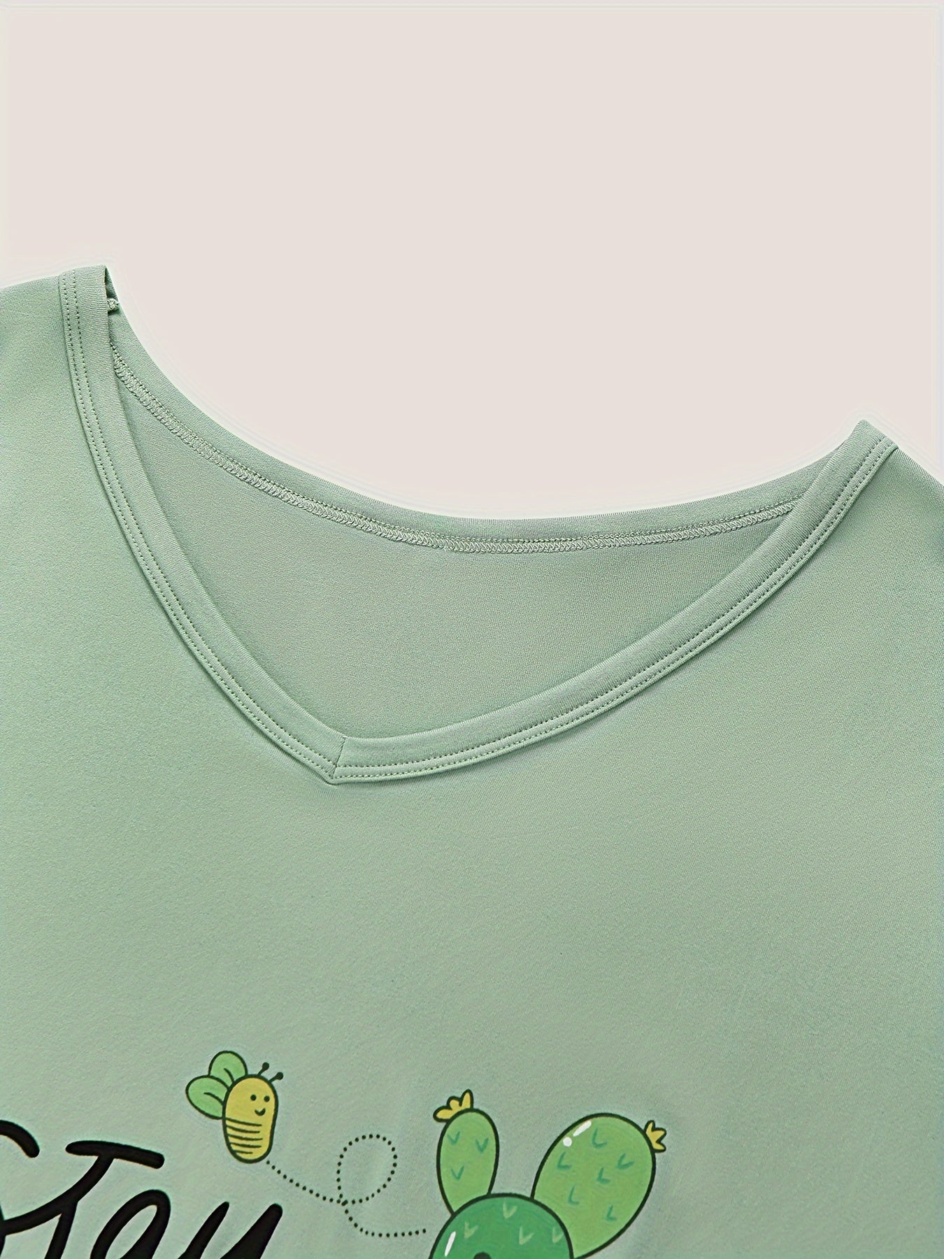 Plus Size Women's Lounge Set with Cartoon Cactus Print Top and Capri Pants