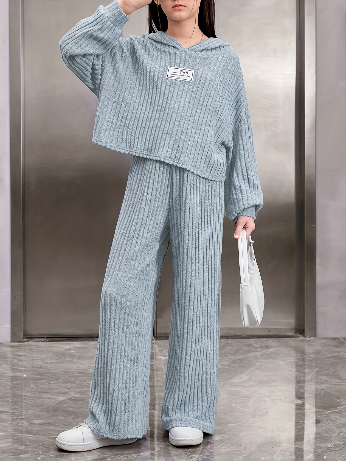 Conjunto de punto para niños con camiseta de manga larga con capucha y pantalones de pierna ancha para otoño e invierno