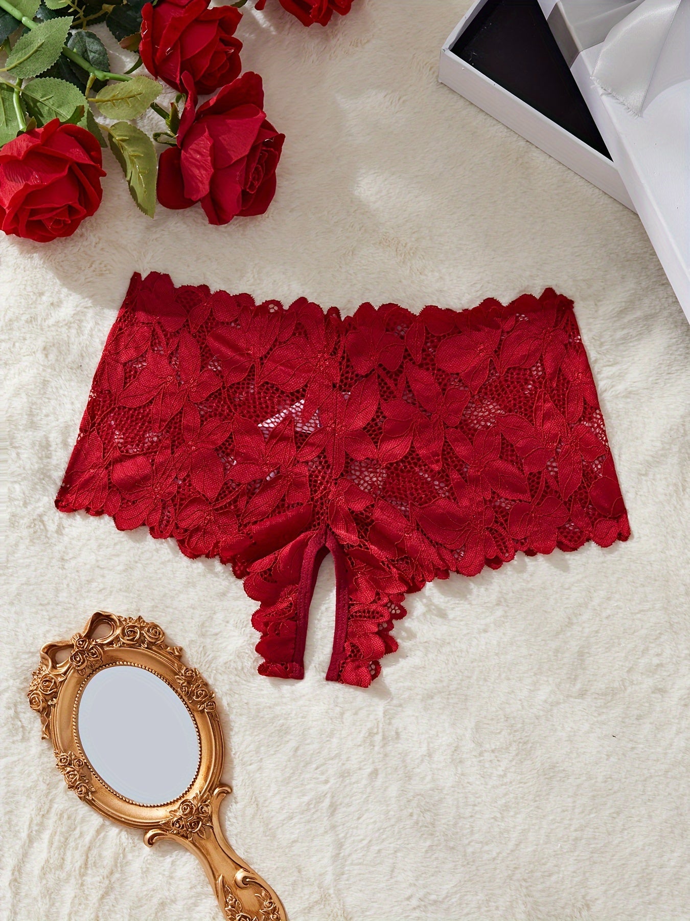 Gul naqshli ichki kiyimlar, ochiq qovuq ichki kiyimlar, ayollar uchun jozibali ichki kiyimlar.