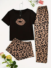 Conjunto de pijama de 3 piezas para mujer con estampado de leopardo y labios, camiseta de manga corta, pantalones cortos y pantalones largos, ropa de dormir
