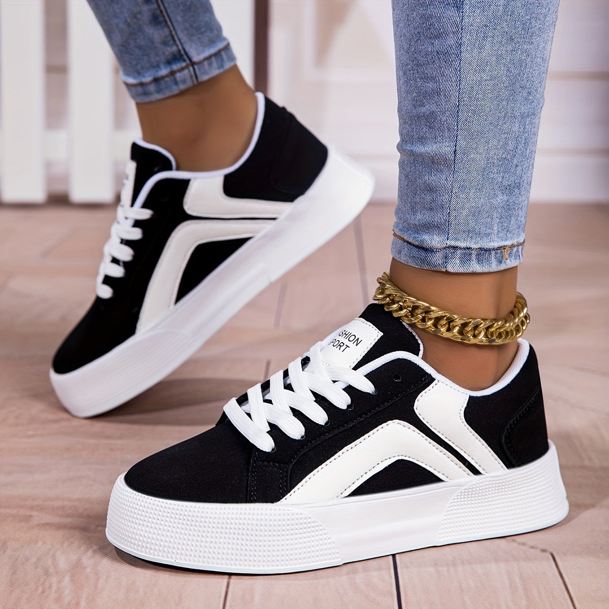 Women's Low Top Fashion Sneakers Solid Color Casual Skate Shoes with Thick Sole