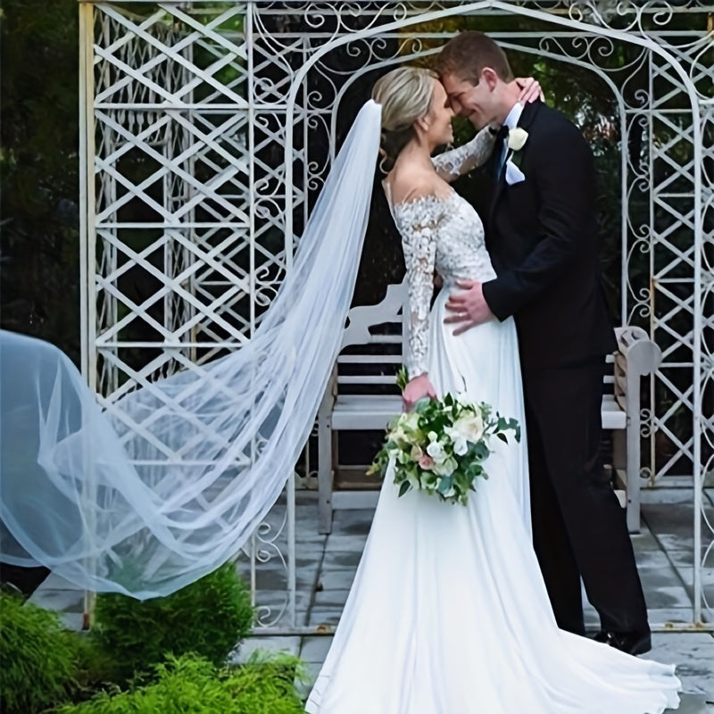 Zargarlik bilan to'y voiligi, metall soch qopqog'i bilan, uzun tortish qobig'i, yagona qatlamli, nafis aksessuar