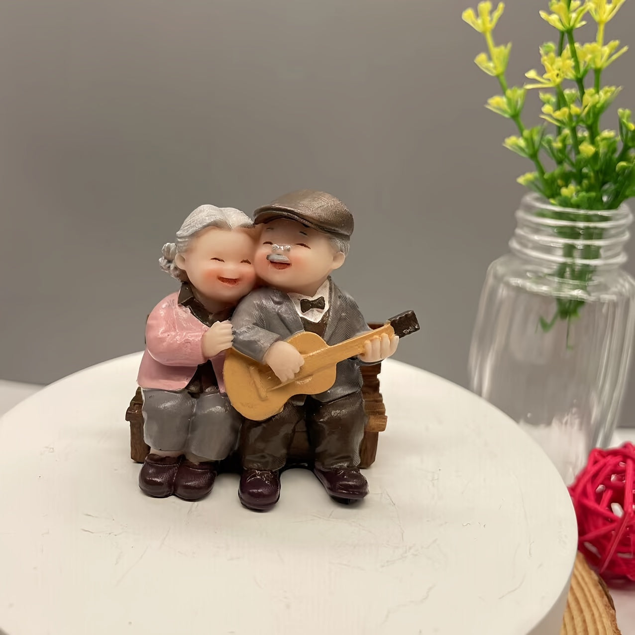 Resin Elderly Couple Figurine for Home Office Decor Valentine Anniversary Gift