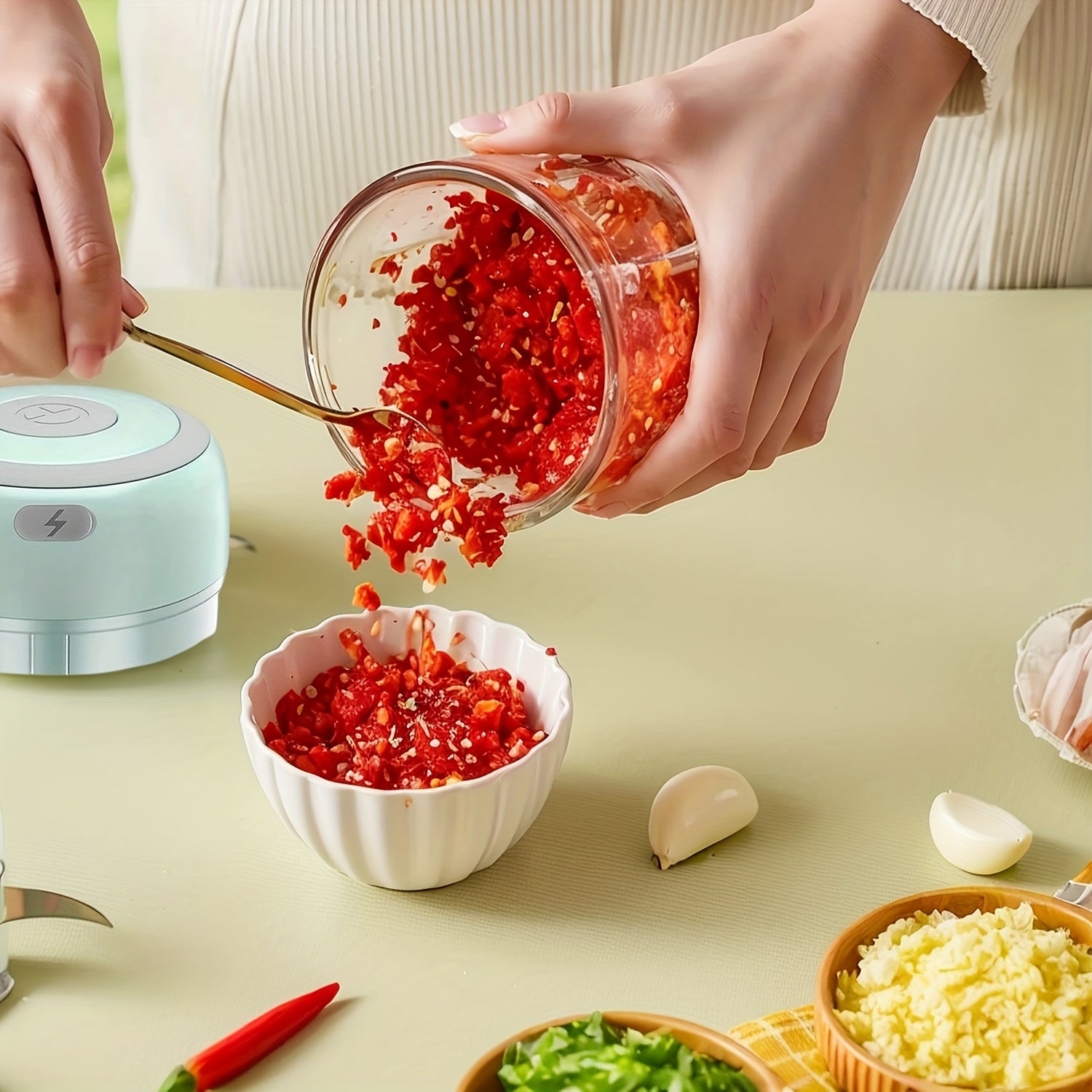 Amasadora eléctrica de ajo, mini picadora con capacidad de 3.38 oz, USB, picador de carne, triturado de alimentos, jengibre, verduras