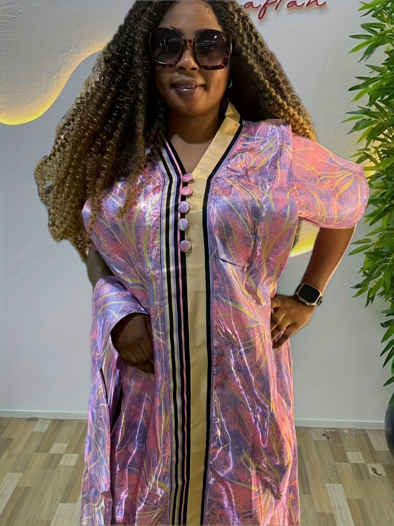 Plus o'lcham ayollar uzun kiyi V-shakli bo'yinli batwing ko'krakli gullar bilan bosma kundalik