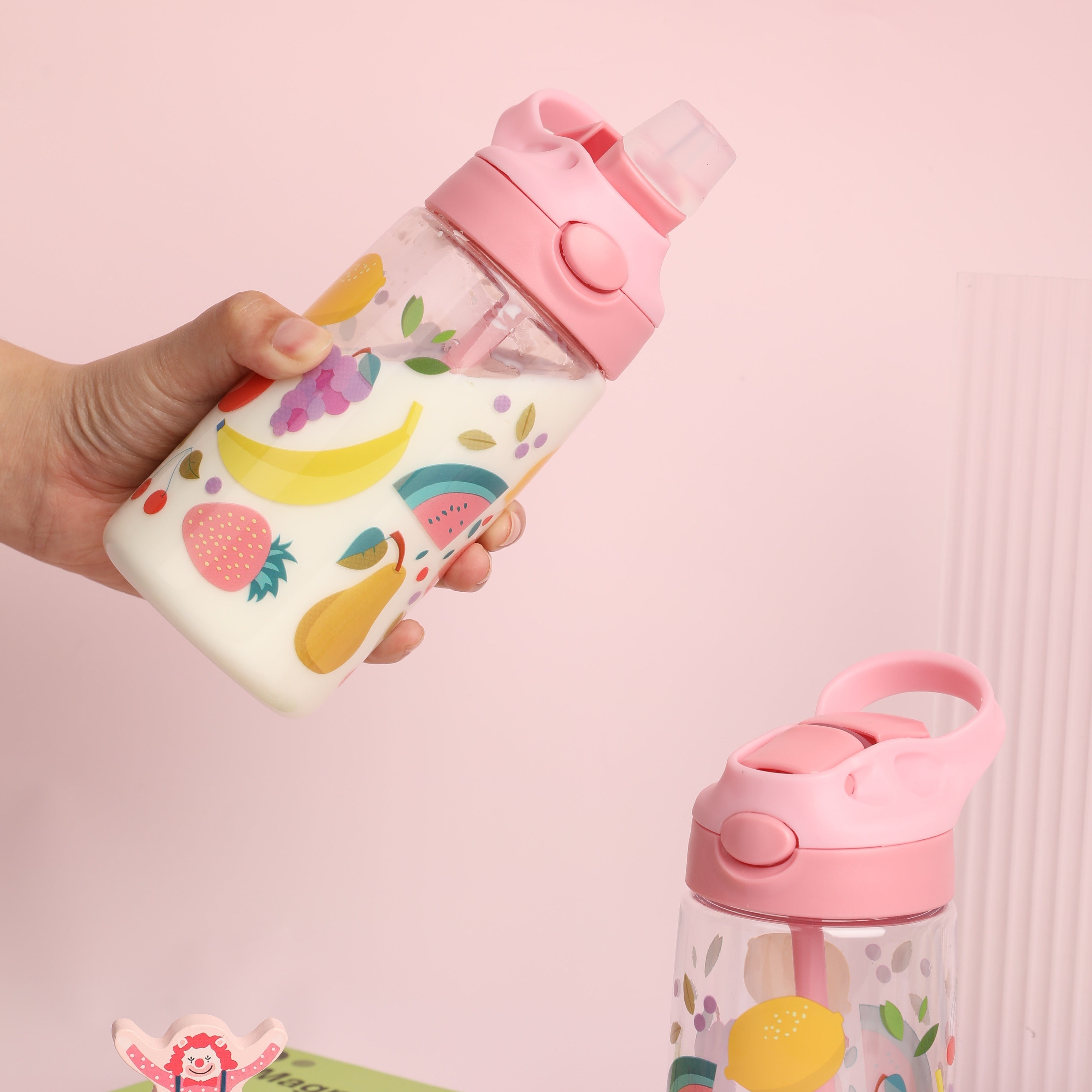 Bolalar uchun 500ml BPA-siz plastmassa suv shishasi, multfilm dizayni va quvurlar bilan