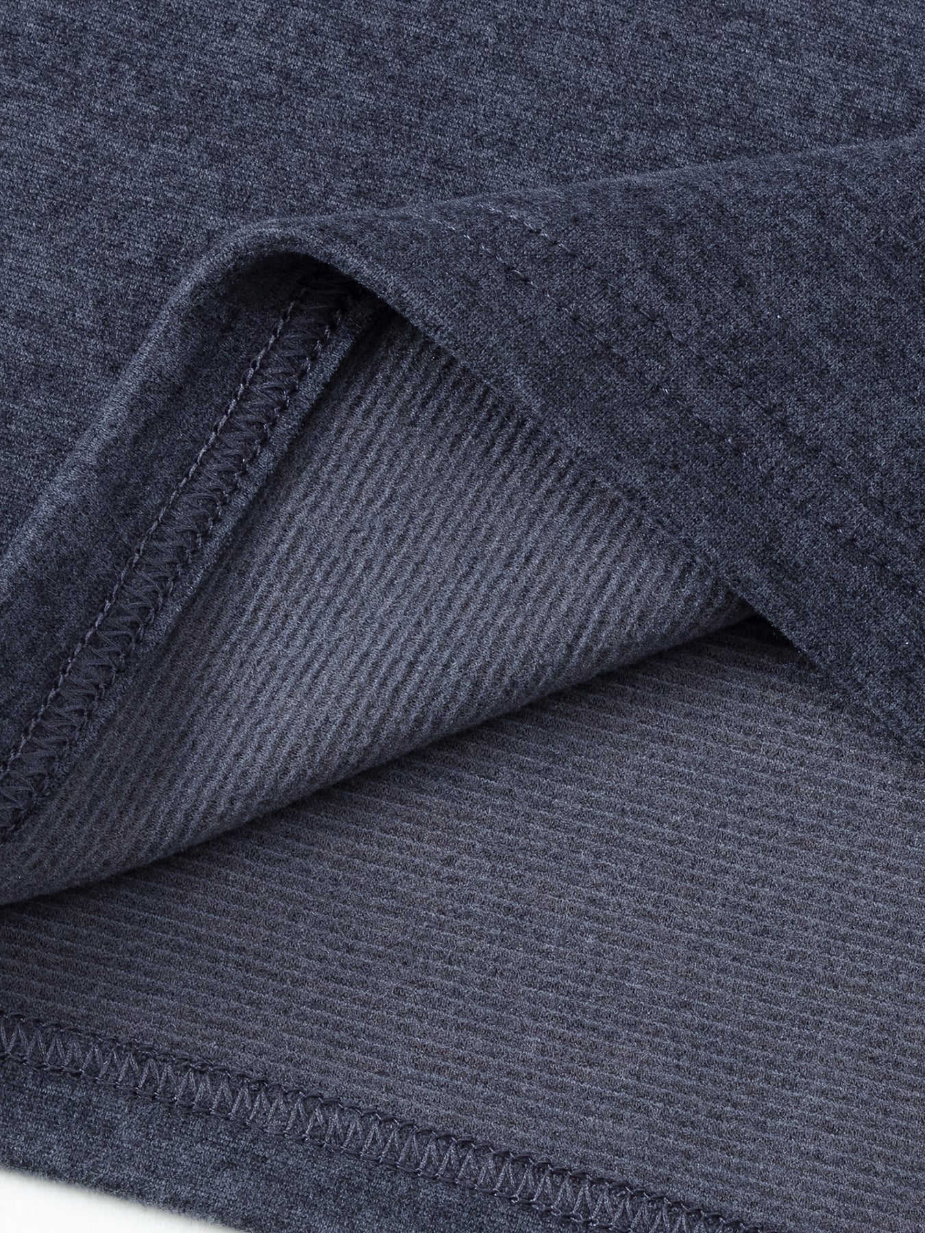 2 ta erkaklar kuz kiyimlari to'plami, qishda iliqlik uchun sviter va shimlarni o'z ichiga oladi.