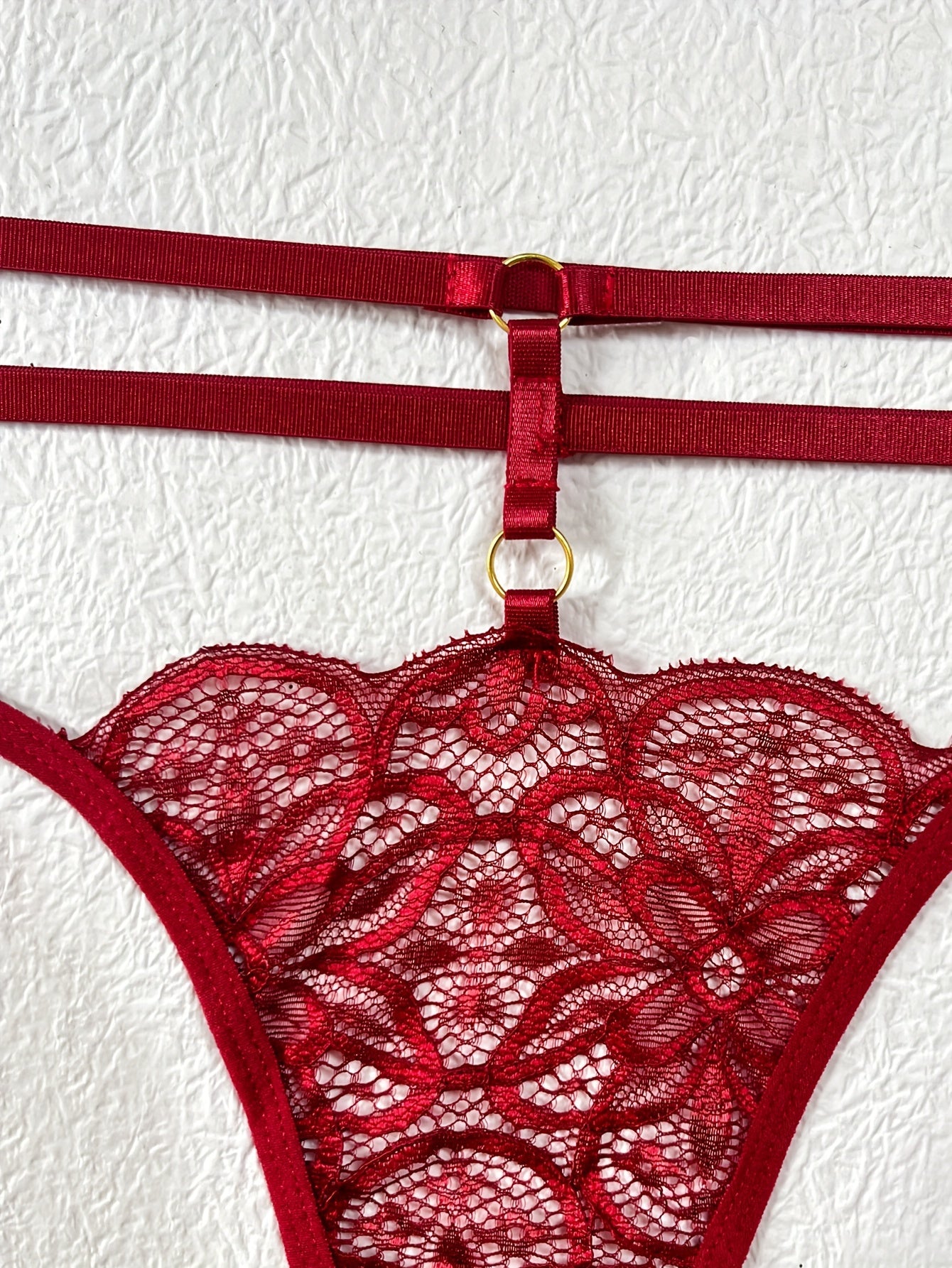 Burgundi ipak ayollar uchun jozibali ichki kiyim to'plami, ko'rinadigan brassiy va bo'sh ichki kiyimlar bilan