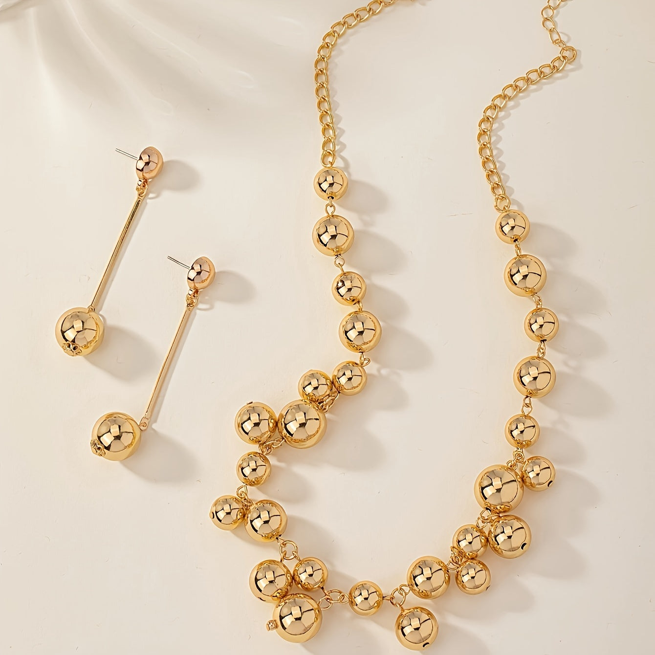 Ювелирный набор из винтажных золотых крупных бусин с роскошными висячими серьгами и комбинированным ожерельем, высокомодные акценты для элегантных женщин