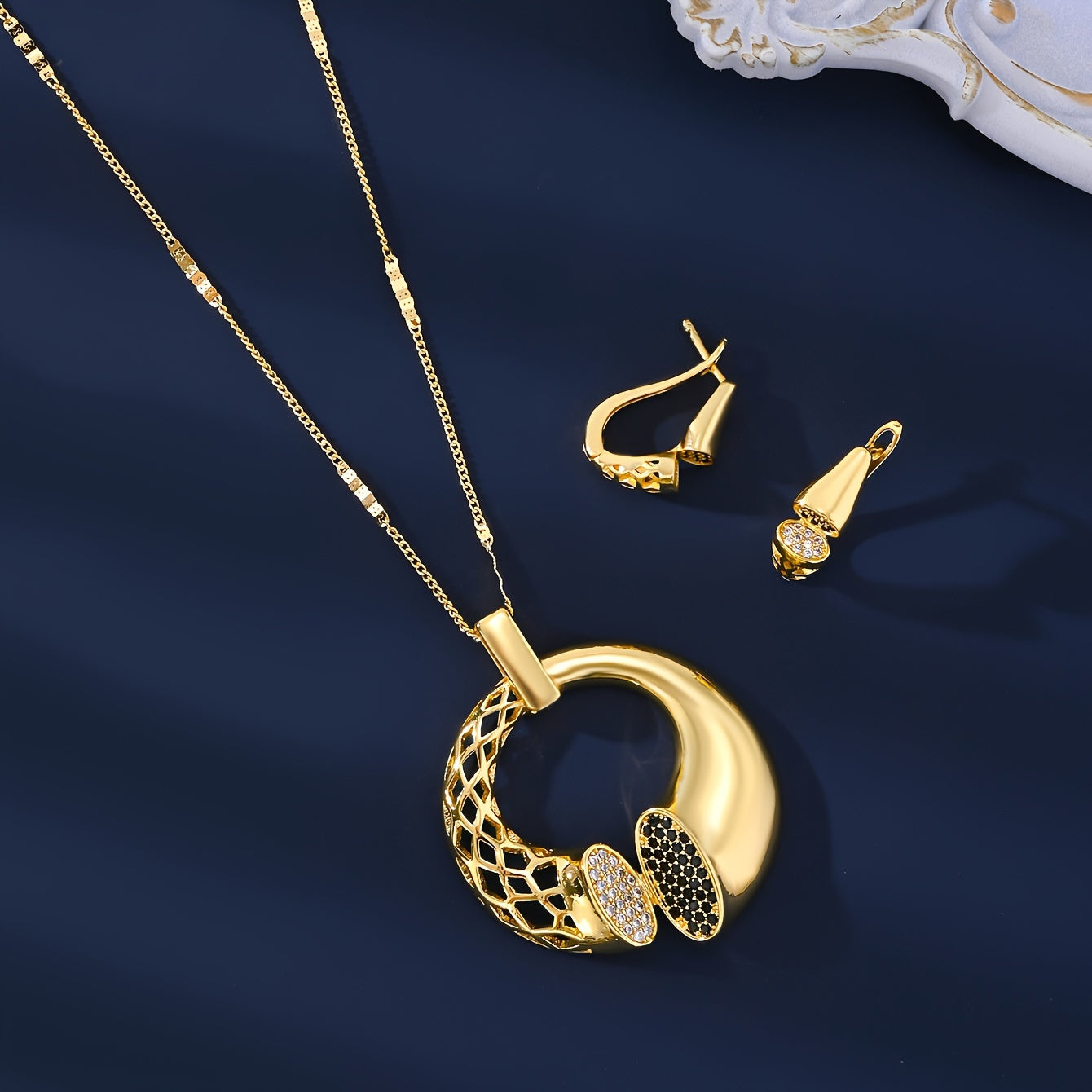 Ayollar uchun 4 ta oltin bilan qoplangan zargarlik buyumlari to'plami, zirconi bilan geometrik taqinchoq, bilaguzuk, quloq taqinchoq va uzuk