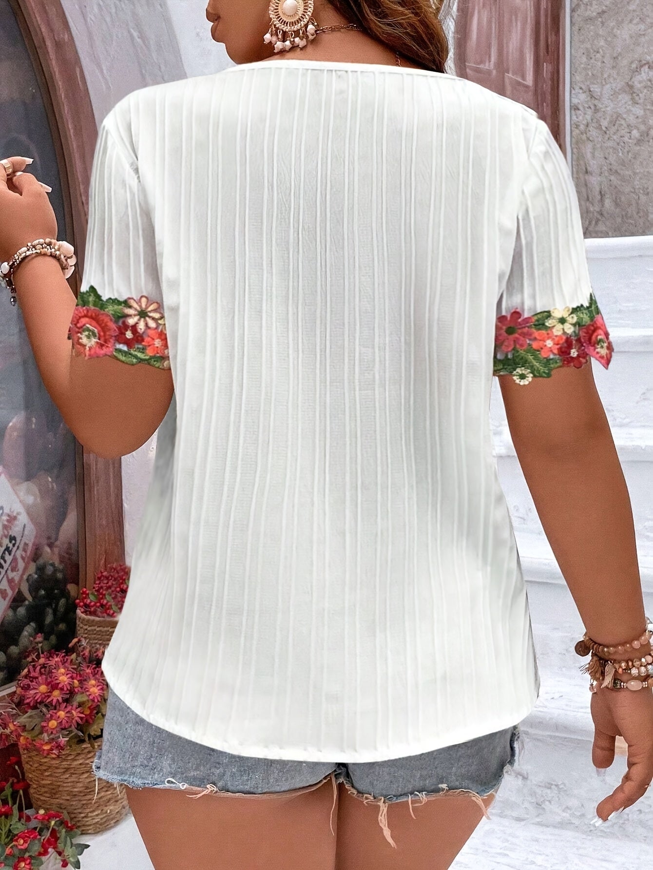 Plus Size Women's V-Neck Floral Embroidery Short Sleeve Shirt Polyester Casual Top