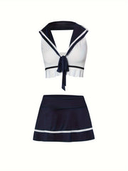 Jozibali ichki kiyim to'plami, yovvoyi rol o'ynash kostyumi, bo'yinbog'li ipli brassier va mini yubka.