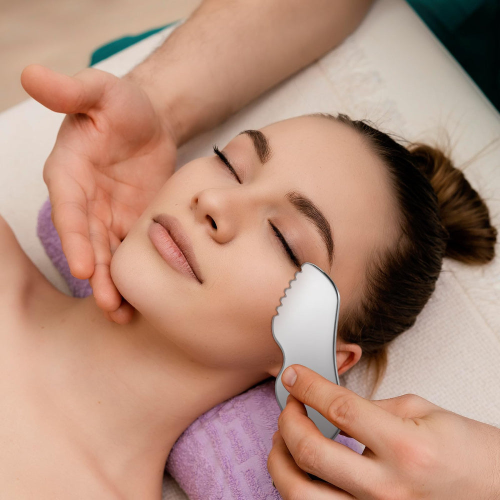 Инструмент для массажа лица Gua Sha из прочной нержавеющей стали. Эргономичный дизайн для расслабления лица, глаз, шеи и тела. Легкий в использовании косметический прибор.