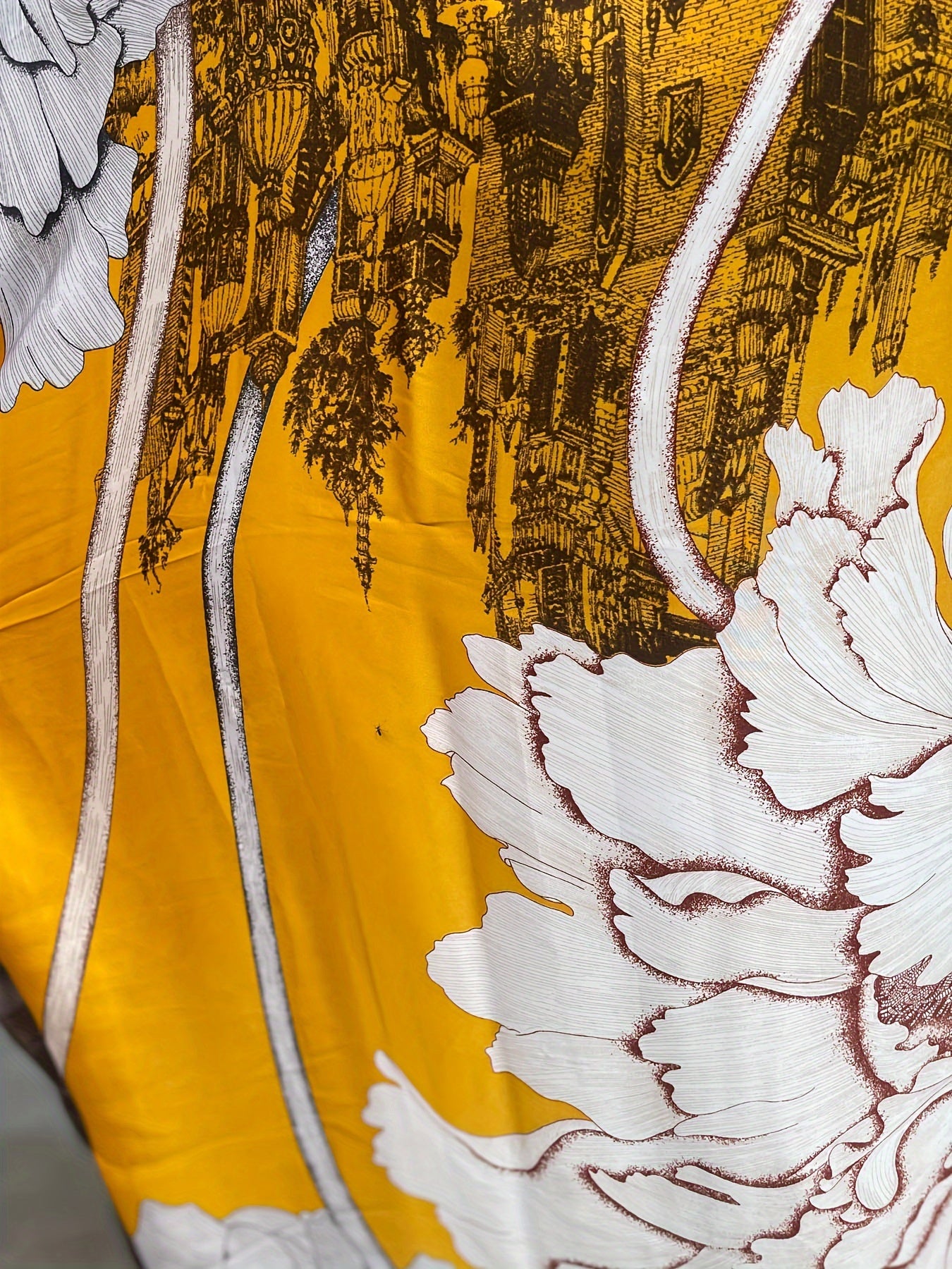 Ayollar uchun katta o'lchamli gullar bilan bosilgan tunik kiyi, sharf bilan, polyester, erkin fit